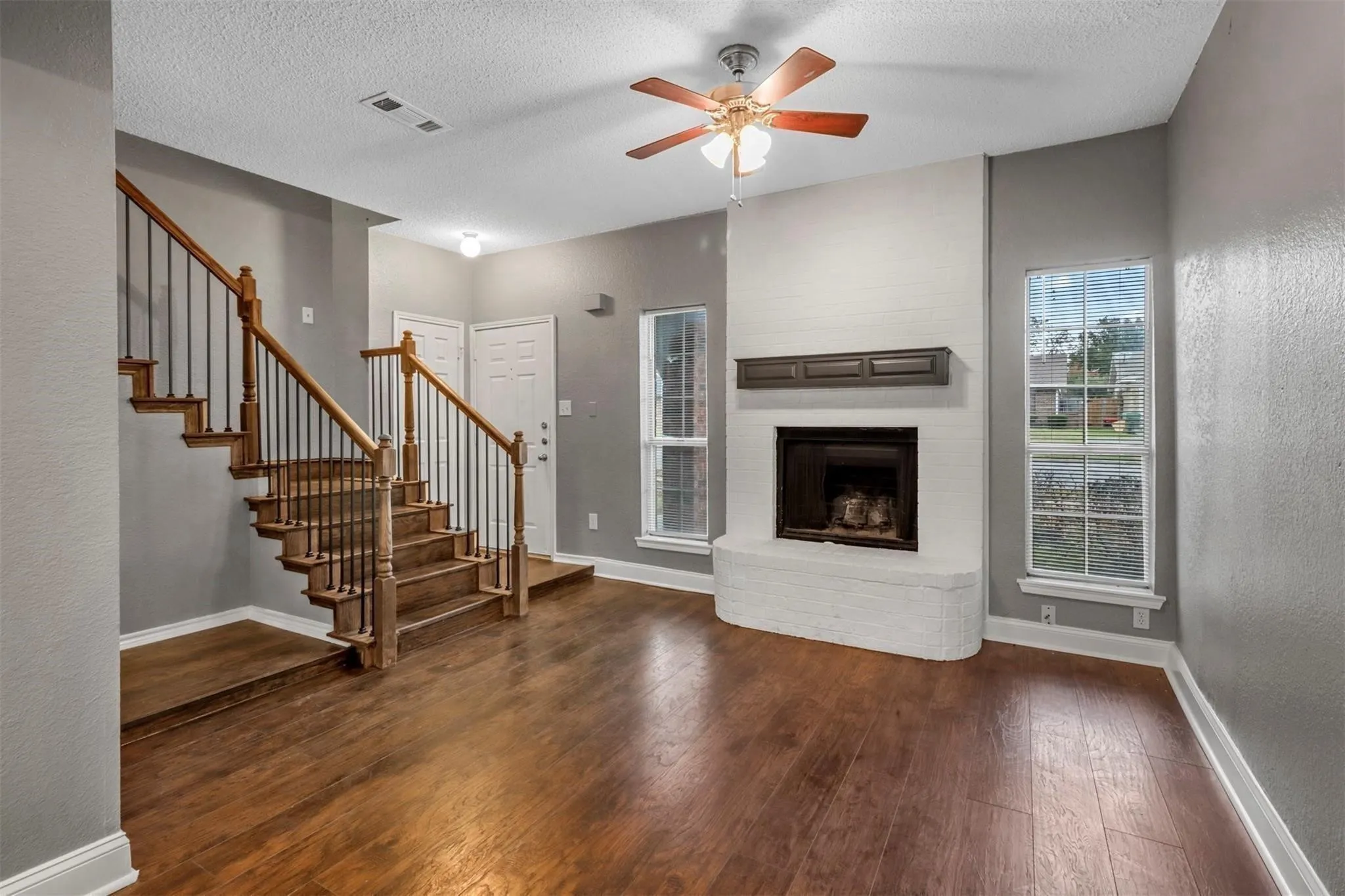 For Sale in Tarrant County , 800 Custer Street, Arlington, Texas 76014, 39 Bedroom, 26 Bathroom, Garage spaces, 0 Sqft, built in 1985, mls#21399213, Real Estate Agent in Arlington, Homes For Sale in Tarrant county, Homes For Sale in Arlington, Realtor in Arlington Texas, Real Estate Brokerage Independent Realty Texas, Luminita Cordes Realtor