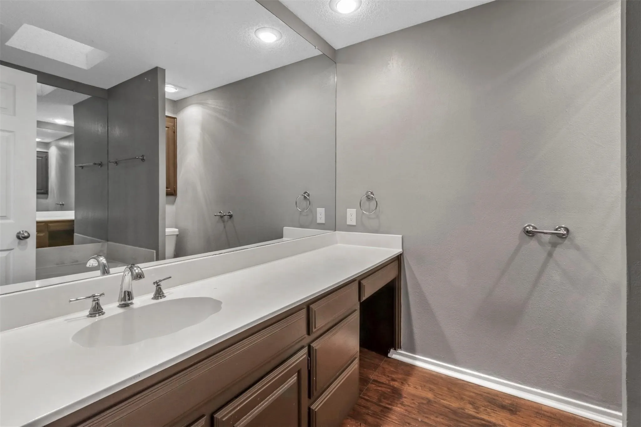 For Sale in Tarrant County , 800 Custer Street, Arlington, Texas 76014, 39 Bedroom, 26 Bathroom, Garage spaces, 0 Sqft, built in 1985, mls#21399213, Real Estate Agent in Arlington, Homes For Sale in Tarrant county, Homes For Sale in Arlington, Realtor in Arlington Texas, Real Estate Brokerage Independent Realty Texas, Luminita Cordes Realtor