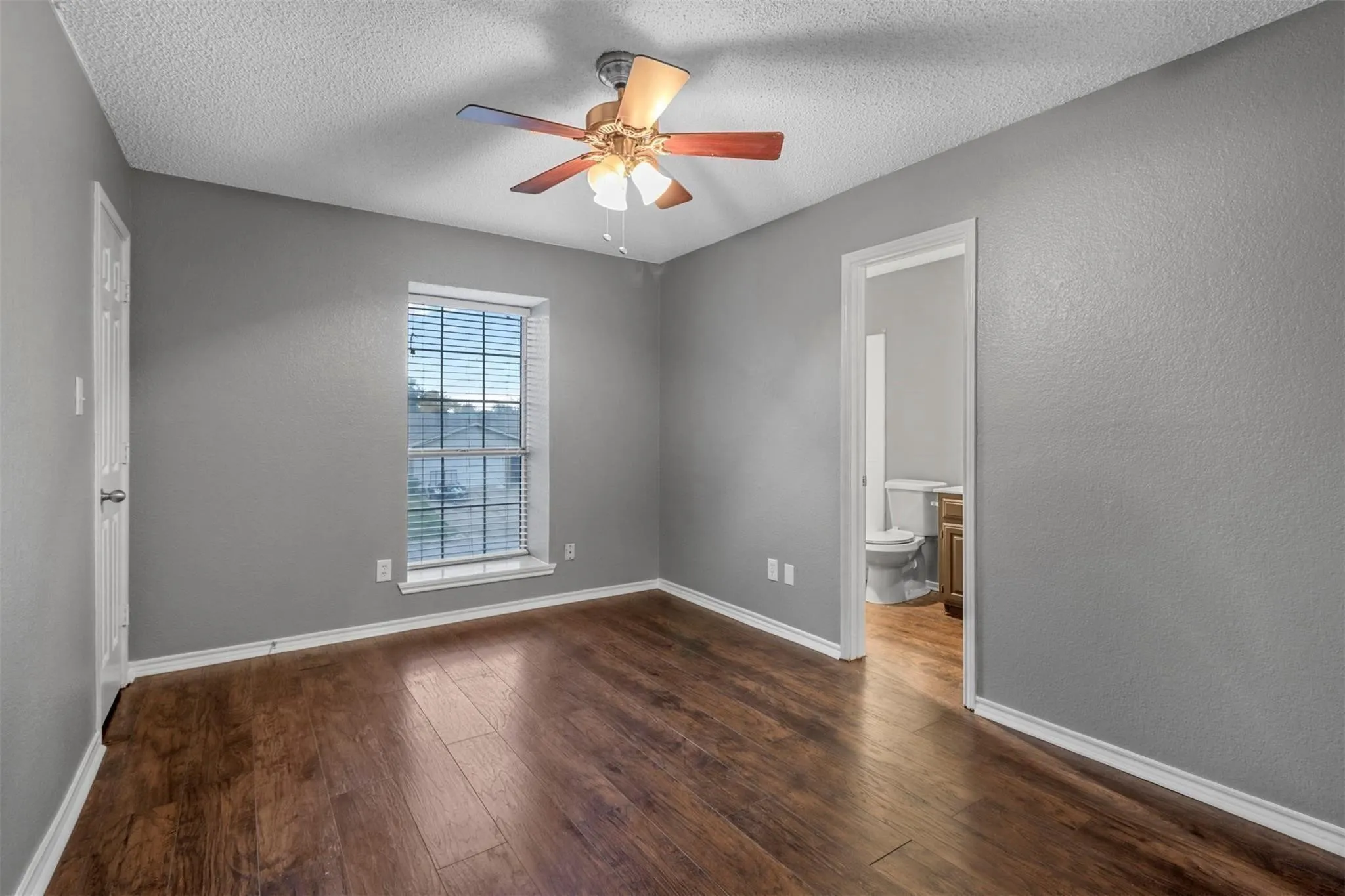 For Sale in Tarrant County , 800 Custer Street, Arlington, Texas 76014, 39 Bedroom, 26 Bathroom, Garage spaces, 0 Sqft, built in 1985, mls#21399213, Real Estate Agent in Arlington, Homes For Sale in Tarrant county, Homes For Sale in Arlington, Realtor in Arlington Texas, Real Estate Brokerage Independent Realty Texas, Luminita Cordes Realtor