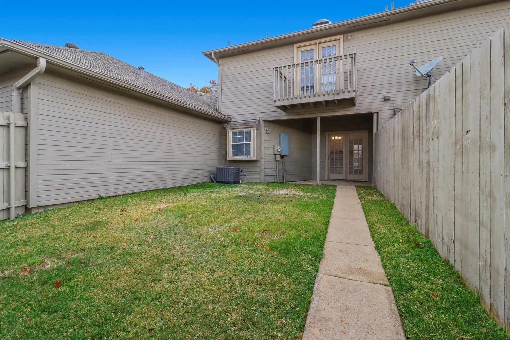 For Sale in Tarrant County , 800 Custer Street, Arlington, Texas 76014, 39 Bedroom, 26 Bathroom, Garage spaces, 0 Sqft, built in 1985, mls#21399213, Real Estate Agent in Arlington, Homes For Sale in Tarrant county, Homes For Sale in Arlington, Realtor in Arlington Texas, Real Estate Brokerage Independent Realty Texas, Luminita Cordes Realtor