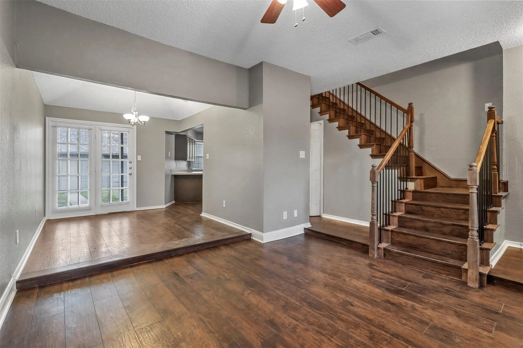 For Sale in Tarrant County , 800 Custer Street, Arlington, Texas 76014, 39 Bedroom, 26 Bathroom, Garage spaces, 0 Sqft, built in 1985, mls#21399213, Real Estate Agent in Arlington, Homes For Sale in Tarrant county, Homes For Sale in Arlington, Realtor in Arlington Texas, Real Estate Brokerage Independent Realty Texas, Luminita Cordes Realtor