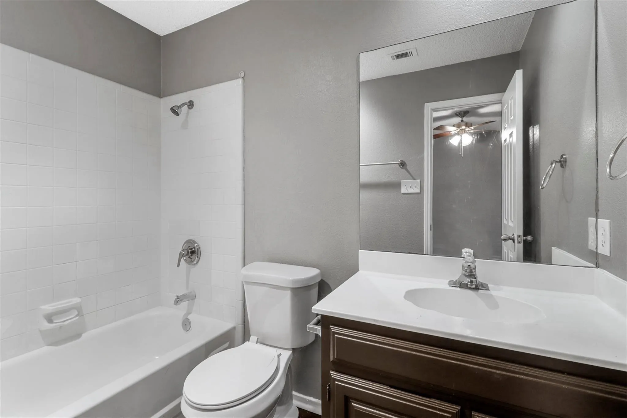 For Sale in Tarrant County , 800 Custer Street, Arlington, Texas 76014, 39 Bedroom, 26 Bathroom, Garage spaces, 0 Sqft, built in 1985, mls#21399213, Real Estate Agent in Arlington, Homes For Sale in Tarrant county, Homes For Sale in Arlington, Realtor in Arlington Texas, Real Estate Brokerage Independent Realty Texas, Luminita Cordes Realtor