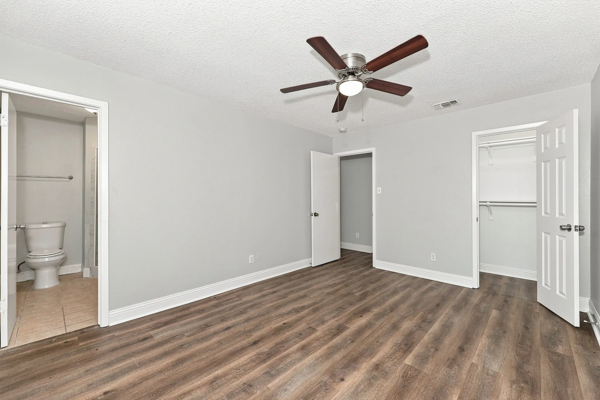 Single Family Residence For Rent in Dallas County , 2616 Alamain Drive, Dallas, Texas 75241, 4 Bedroom, 2 Bathroom, Garage spaces, 1,665 Sqft, built in 1986, mls#21399212, Real Estate Agent in Dallas, Homes For Rent in Dallas county, Homes For Rent in Dallas, Realtor in Dallas Texas, Real Estate Brokerage Independent Realty Texas, Luminita Cordes Realtor