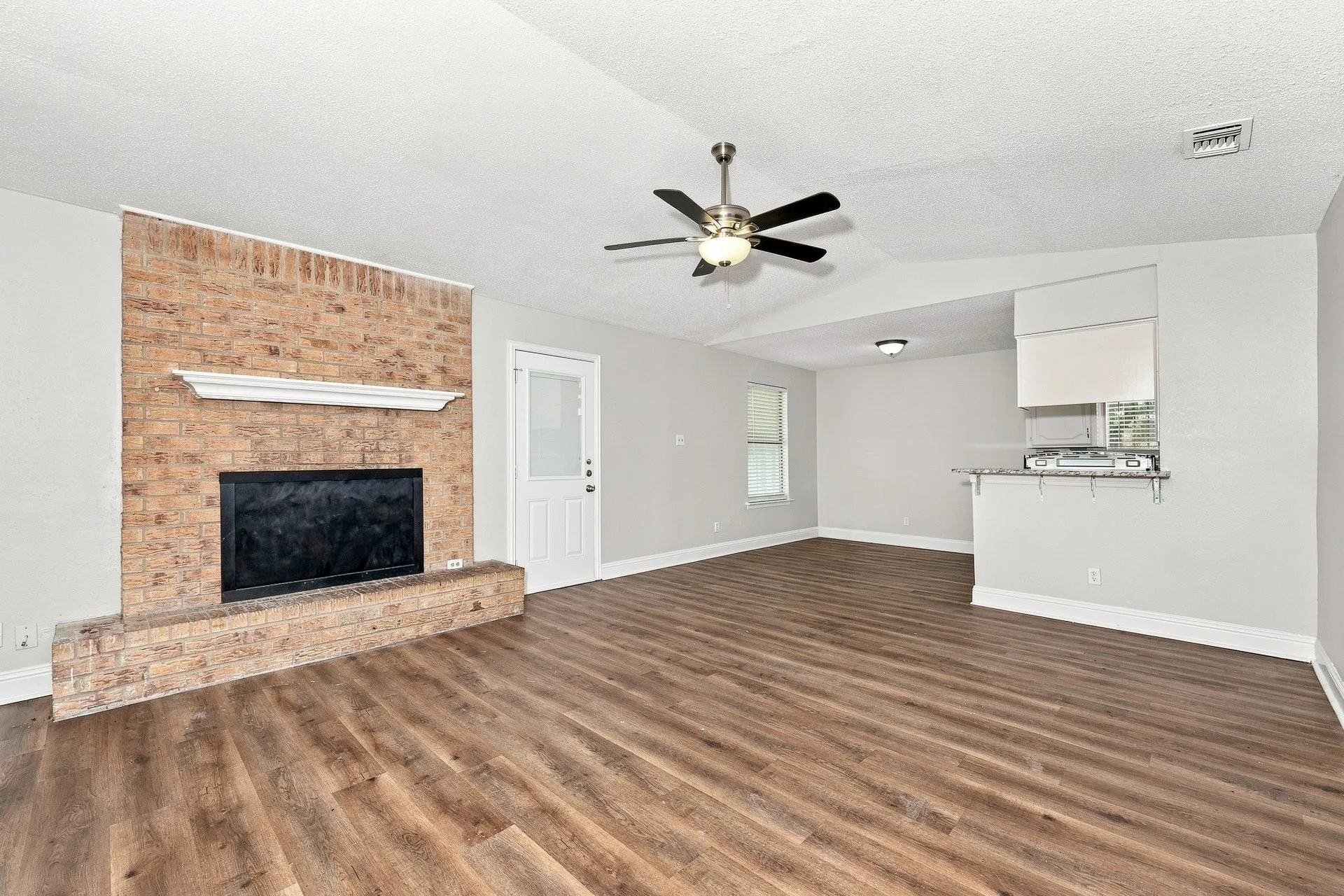 Single Family Residence For Rent in Dallas County , 2616 Alamain Drive, Dallas, Texas 75241, 4 Bedroom, 2 Bathroom, Garage spaces, 1,665 Sqft, built in 1986, mls#21399212, Real Estate Agent in Dallas, Homes For Rent in Dallas county, Homes For Rent in Dallas, Realtor in Dallas Texas, Real Estate Brokerage Independent Realty Texas, Luminita Cordes Realtor