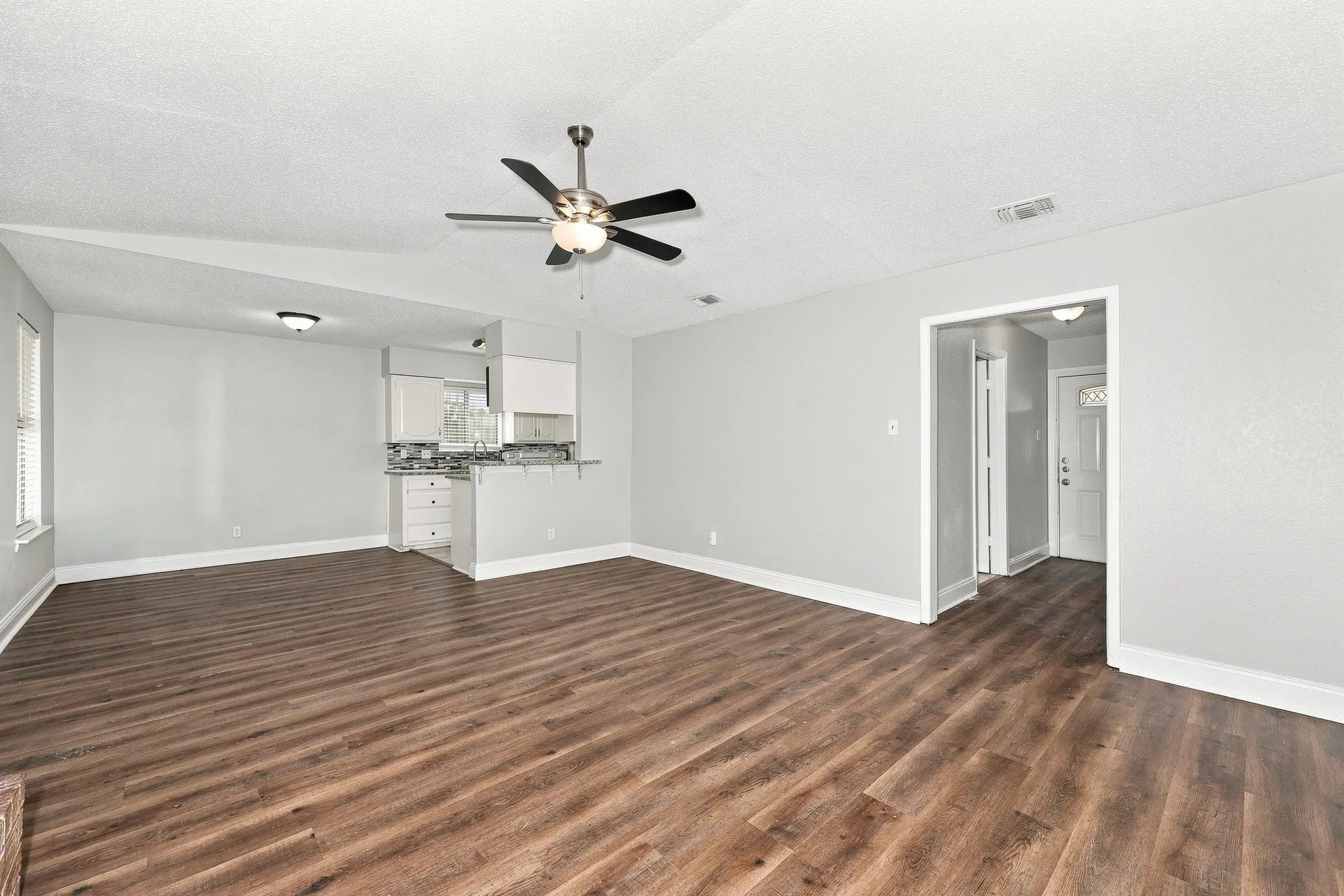 Single Family Residence For Rent in Dallas County , 2616 Alamain Drive, Dallas, Texas 75241, 4 Bedroom, 2 Bathroom, Garage spaces, 1,665 Sqft, built in 1986, mls#21399212, Real Estate Agent in Dallas, Homes For Rent in Dallas county, Homes For Rent in Dallas, Realtor in Dallas Texas, Real Estate Brokerage Independent Realty Texas, Luminita Cordes Realtor