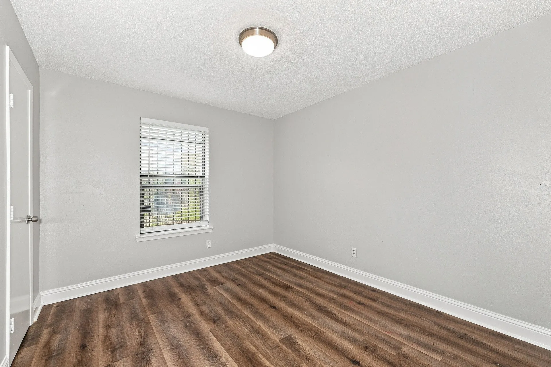 Single Family Residence For Rent in Dallas County , 2616 Alamain Drive, Dallas, Texas 75241, 4 Bedroom, 2 Bathroom, Garage spaces, 1,665 Sqft, built in 1986, mls#21399212, Real Estate Agent in Dallas, Homes For Rent in Dallas county, Homes For Rent in Dallas, Realtor in Dallas Texas, Real Estate Brokerage Independent Realty Texas, Luminita Cordes Realtor