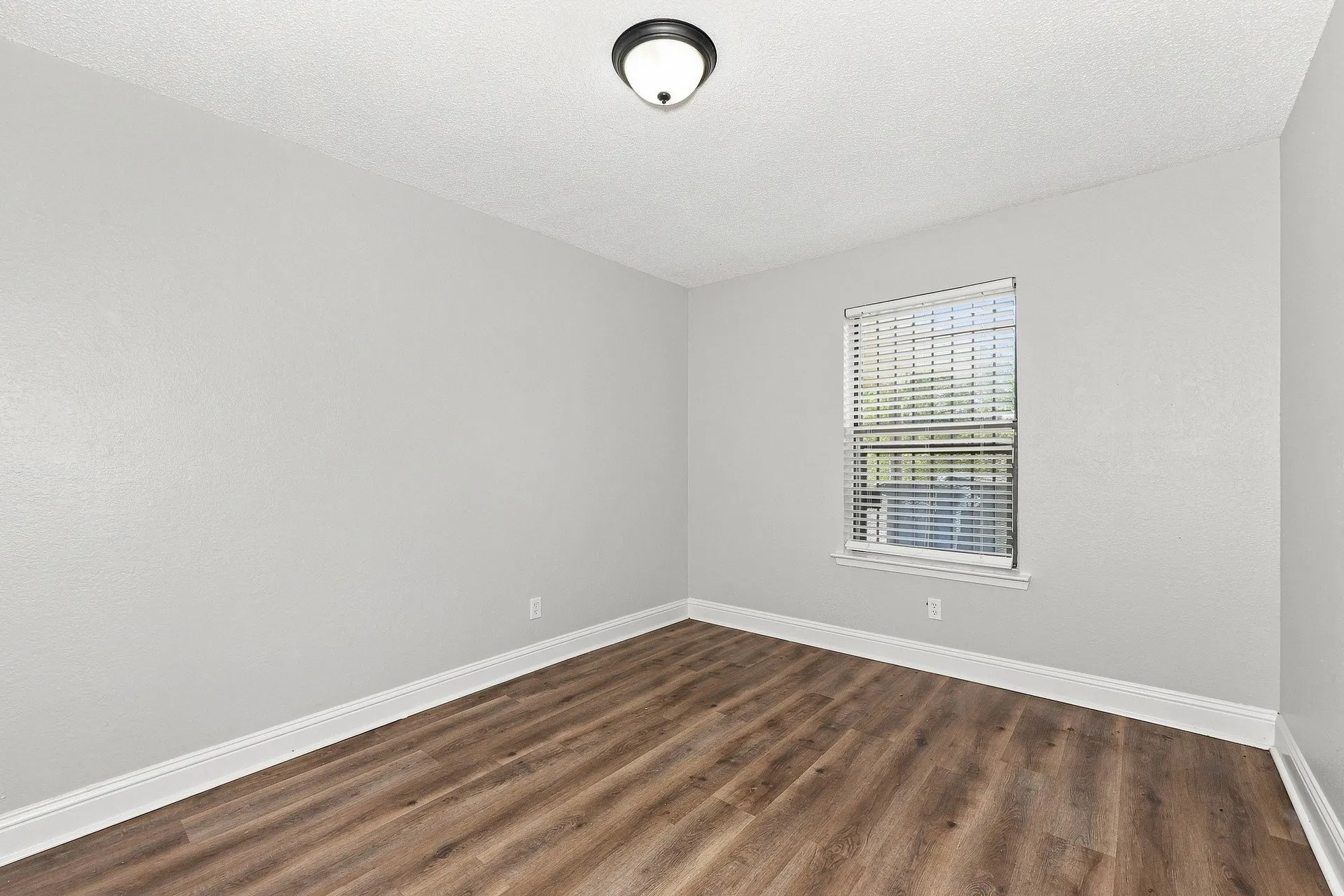 Single Family Residence For Rent in Dallas County , 2616 Alamain Drive, Dallas, Texas 75241, 4 Bedroom, 2 Bathroom, Garage spaces, 1,665 Sqft, built in 1986, mls#21399212, Real Estate Agent in Dallas, Homes For Rent in Dallas county, Homes For Rent in Dallas, Realtor in Dallas Texas, Real Estate Brokerage Independent Realty Texas, Luminita Cordes Realtor