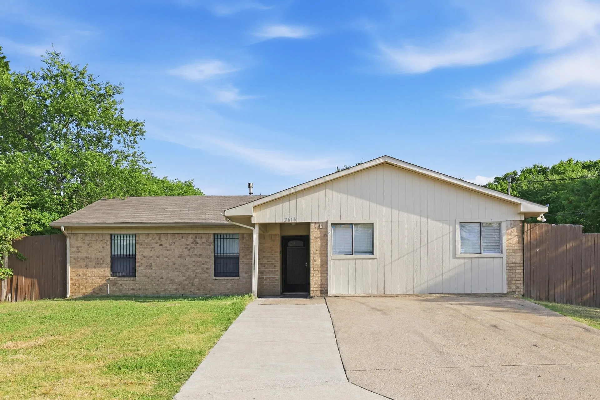Single Family Residence For Rent in Dallas County , 2616 Alamain Drive, Dallas, Texas 75241, 4 Bedroom, 2 Bathroom, Garage spaces, 1,665 Sqft, built in 1986, mls#21399212, Real Estate Agent in Dallas, Homes For Rent in Dallas county, Homes For Rent in Dallas, Realtor in Dallas Texas, Real Estate Brokerage Independent Realty Texas, Luminita Cordes Realtor