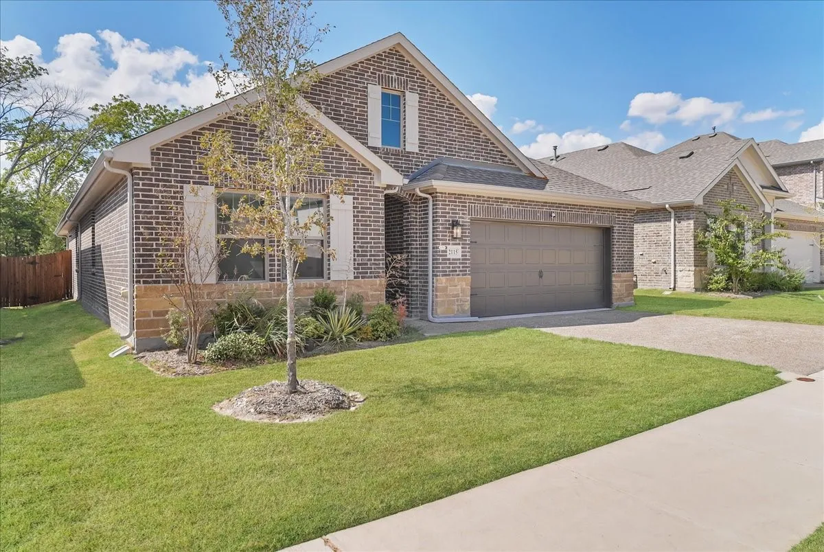 Single Family Residence For Rent in Collin County , 2115 Meadowlark Lane, Melissa, Texas 75454, 4 Bedroom, 3 Bathroom, 2 Garage spaces, 2,264 Sqft, built in 2024, mls#21399179, Real Estate Agent in Melissa, Homes For Rent in Collin county, Homes For Rent in Melissa, Realtor in Melissa Texas, Real Estate Brokerage Independent Realty Texas, Luminita Cordes Realtor
