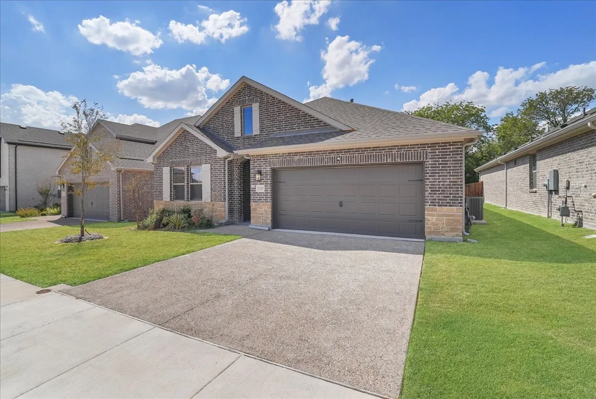 Single Family Residence For Rent in Collin County , 2115 Meadowlark Lane, Melissa, Texas 75454, 4 Bedroom, 3 Bathroom, 2 Garage spaces, 2,264 Sqft, built in 2024, mls#21399179, Real Estate Agent in Melissa, Homes For Rent in Collin county, Homes For Rent in Melissa, Realtor in Melissa Texas, Real Estate Brokerage Independent Realty Texas, Luminita Cordes Realtor