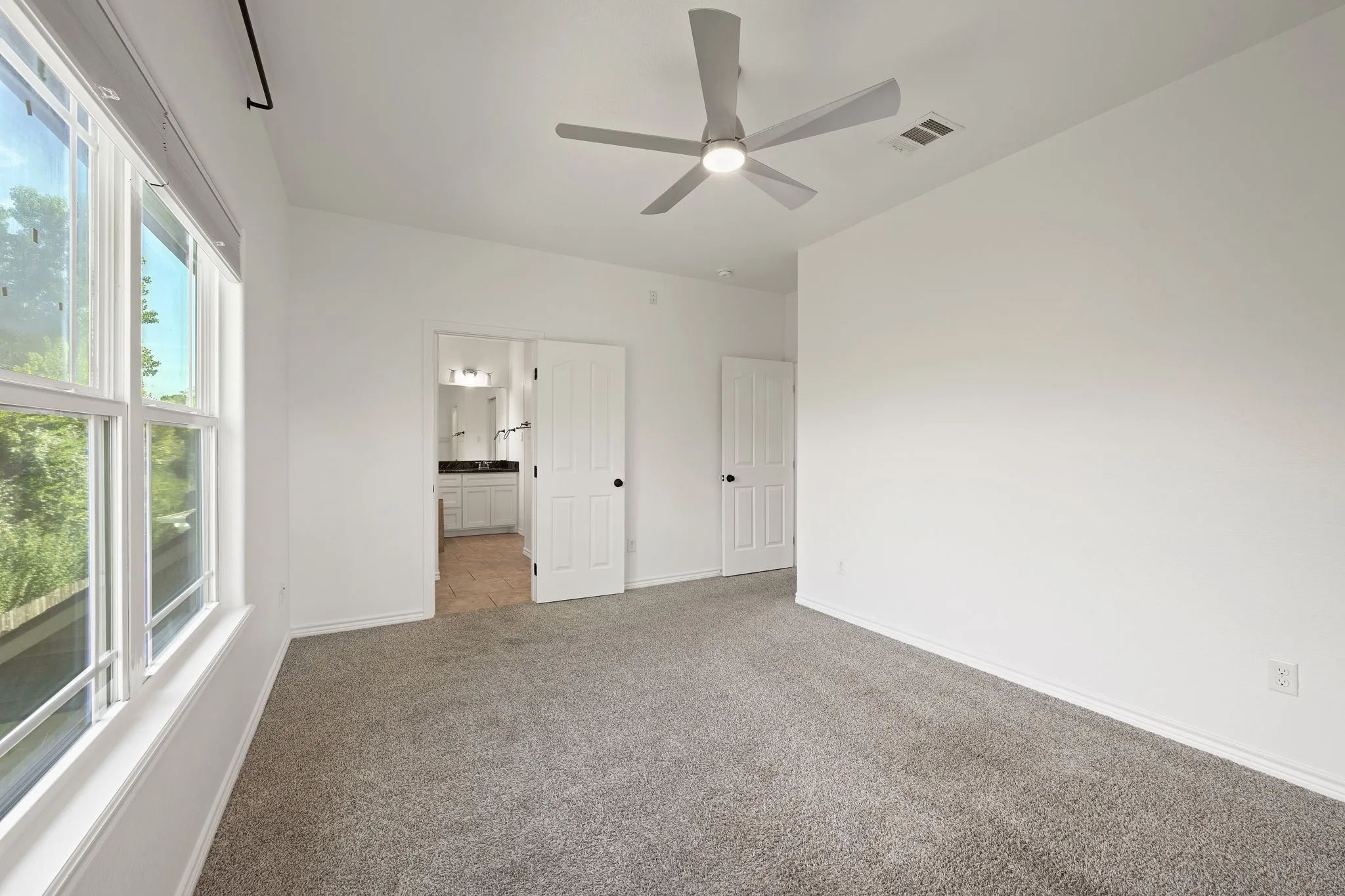 Single Family Residence For Sale in Brazos County , 2307 Carisbrooke Loop, College Station, Texas 77845, 4 Bedroom, 4 Bathroom, 2 Garage spaces, 2,622 Sqft, built in 2012, mls#21398754, Real Estate Agent in College Station, Homes For Sale in Brazos county, Homes For Sale in College Station, Realtor in College Station Texas, Real Estate Brokerage Independent Realty Texas, Luminita Cordes Realtor
