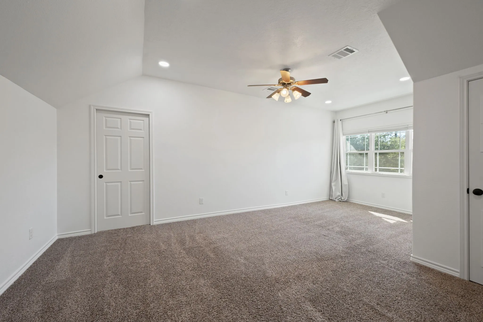 Single Family Residence For Sale in Brazos County , 2307 Carisbrooke Loop, College Station, Texas 77845, 4 Bedroom, 4 Bathroom, 2 Garage spaces, 2,622 Sqft, built in 2012, mls#21398754, Real Estate Agent in College Station, Homes For Sale in Brazos county, Homes For Sale in College Station, Realtor in College Station Texas, Real Estate Brokerage Independent Realty Texas, Luminita Cordes Realtor