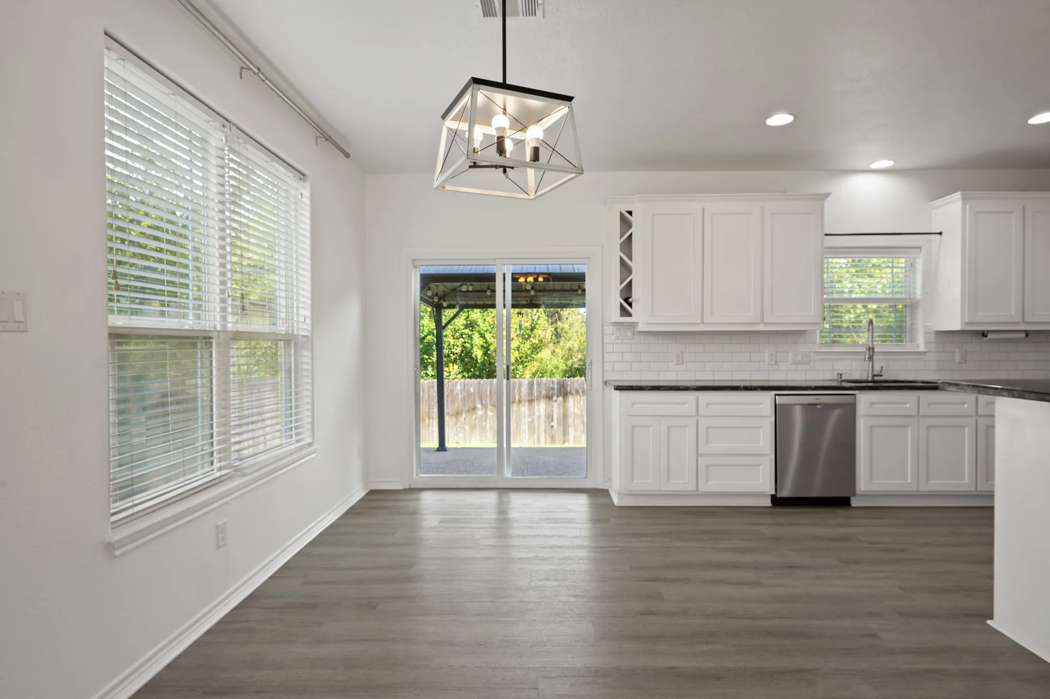 Single Family Residence For Sale in Brazos County , 2307 Carisbrooke Loop, College Station, Texas 77845, 4 Bedroom, 4 Bathroom, 2 Garage spaces, 2,622 Sqft, built in 2012, mls#21398754, Real Estate Agent in College Station, Homes For Sale in Brazos county, Homes For Sale in College Station, Realtor in College Station Texas, Real Estate Brokerage Independent Realty Texas, Luminita Cordes Realtor