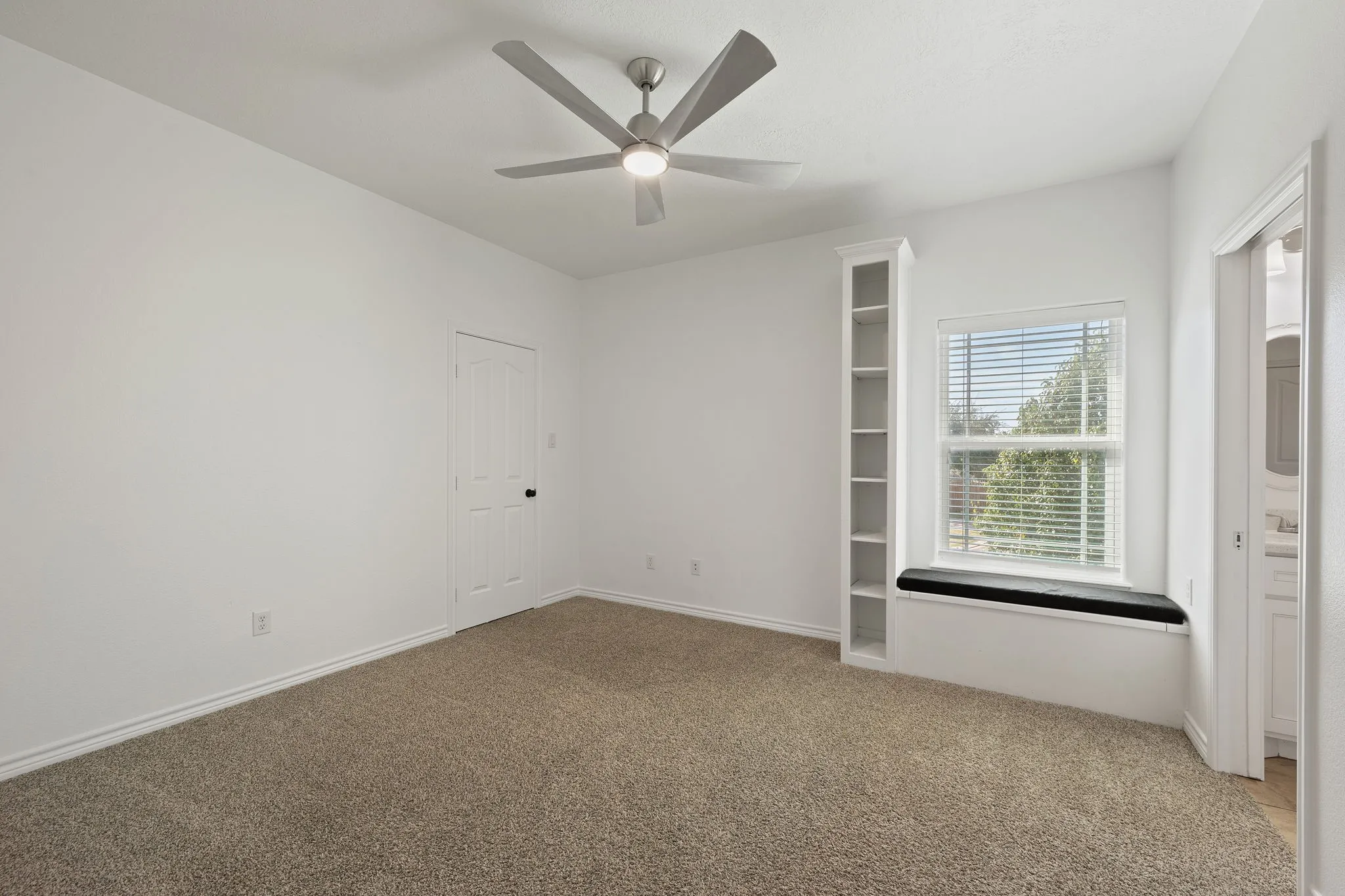 Single Family Residence For Sale in Brazos County , 2307 Carisbrooke Loop, College Station, Texas 77845, 4 Bedroom, 4 Bathroom, 2 Garage spaces, 2,622 Sqft, built in 2012, mls#21398754, Real Estate Agent in College Station, Homes For Sale in Brazos county, Homes For Sale in College Station, Realtor in College Station Texas, Real Estate Brokerage Independent Realty Texas, Luminita Cordes Realtor