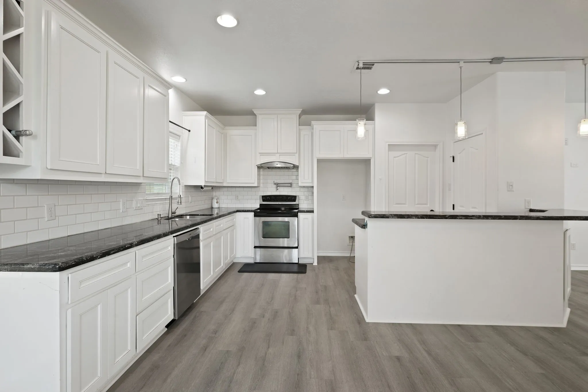 Single Family Residence For Sale in Brazos County , 2307 Carisbrooke Loop, College Station, Texas 77845, 4 Bedroom, 4 Bathroom, 2 Garage spaces, 2,622 Sqft, built in 2012, mls#21398754, Real Estate Agent in College Station, Homes For Sale in Brazos county, Homes For Sale in College Station, Realtor in College Station Texas, Real Estate Brokerage Independent Realty Texas, Luminita Cordes Realtor
