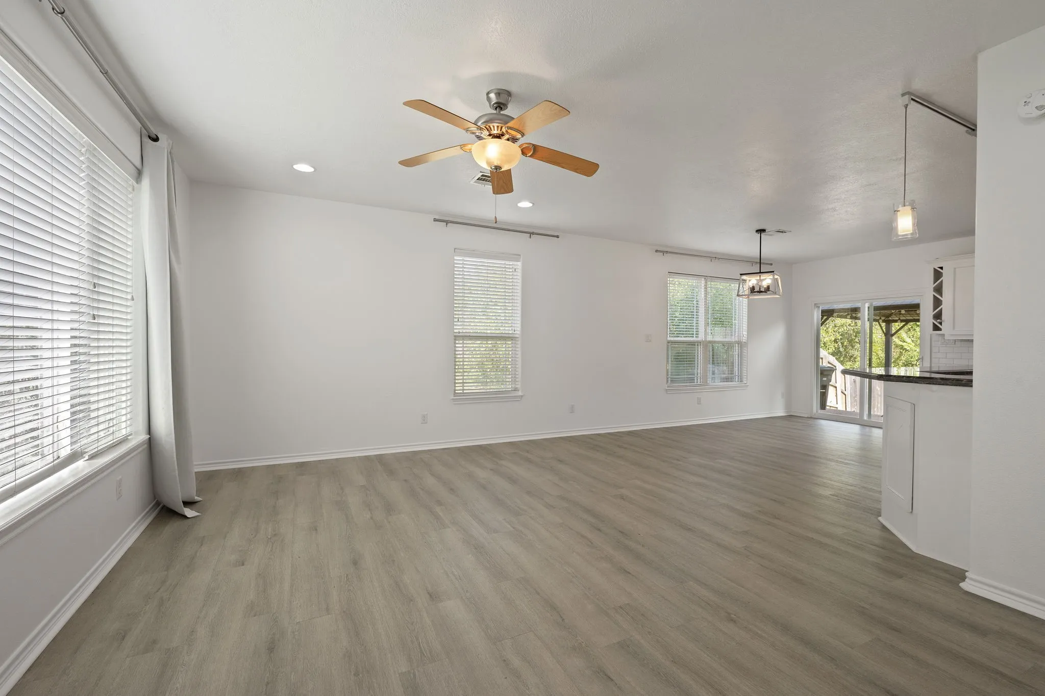 Single Family Residence For Sale in Brazos County , 2307 Carisbrooke Loop, College Station, Texas 77845, 4 Bedroom, 4 Bathroom, 2 Garage spaces, 2,622 Sqft, built in 2012, mls#21398754, Real Estate Agent in College Station, Homes For Sale in Brazos county, Homes For Sale in College Station, Realtor in College Station Texas, Real Estate Brokerage Independent Realty Texas, Luminita Cordes Realtor