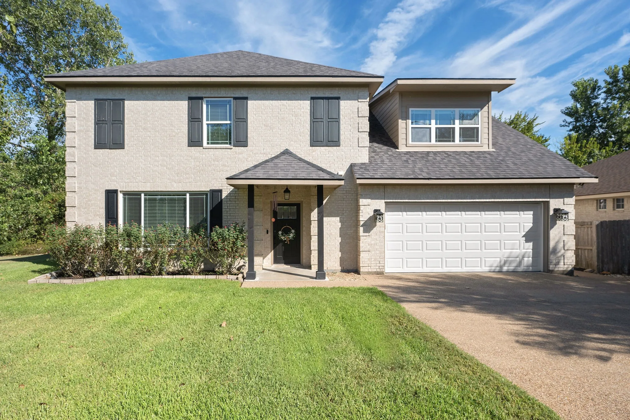 Single Family Residence For Sale in Brazos County , 2307 Carisbrooke Loop, College Station, Texas 77845, 4 Bedroom, 4 Bathroom, 2 Garage spaces, 2,622 Sqft, built in 2012, mls#21398754, Real Estate Agent in College Station, Homes For Sale in Brazos county, Homes For Sale in College Station, Realtor in College Station Texas, Real Estate Brokerage Independent Realty Texas, Luminita Cordes Realtor