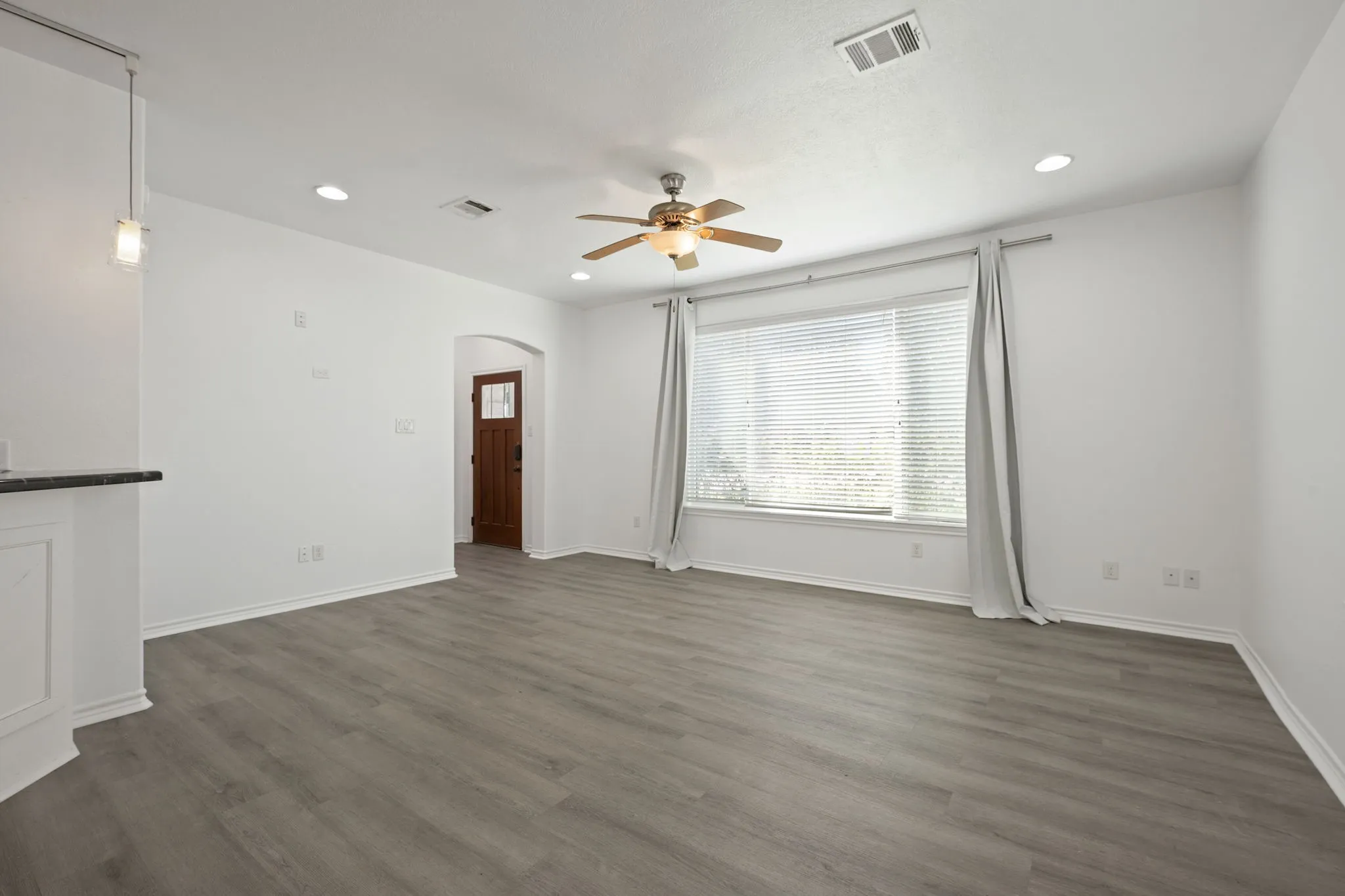 Single Family Residence For Sale in Brazos County , 2307 Carisbrooke Loop, College Station, Texas 77845, 4 Bedroom, 4 Bathroom, 2 Garage spaces, 2,622 Sqft, built in 2012, mls#21398754, Real Estate Agent in College Station, Homes For Sale in Brazos county, Homes For Sale in College Station, Realtor in College Station Texas, Real Estate Brokerage Independent Realty Texas, Luminita Cordes Realtor