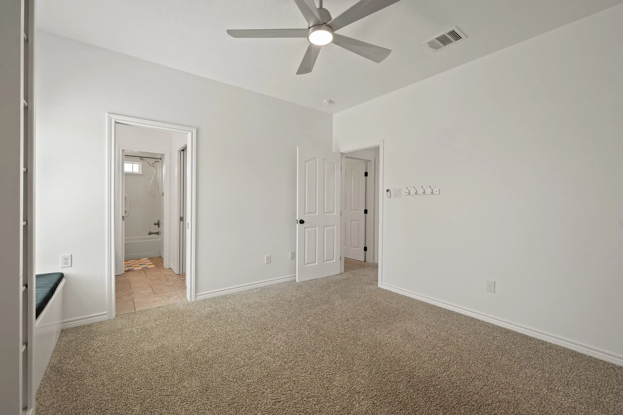 Single Family Residence For Sale in Brazos County , 2307 Carisbrooke Loop, College Station, Texas 77845, 4 Bedroom, 4 Bathroom, 2 Garage spaces, 2,622 Sqft, built in 2012, mls#21398754, Real Estate Agent in College Station, Homes For Sale in Brazos county, Homes For Sale in College Station, Realtor in College Station Texas, Real Estate Brokerage Independent Realty Texas, Luminita Cordes Realtor