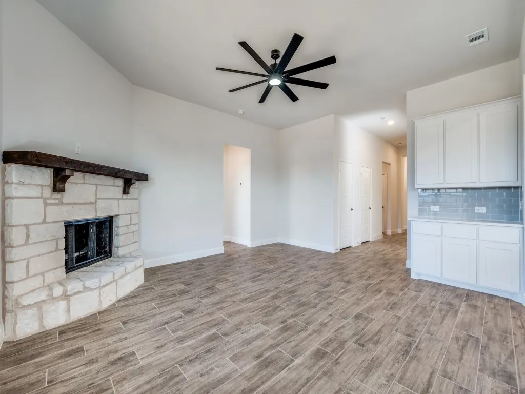 Single Family Residence For Sale in Denton County , 7013 Lilly Lane, Sanger, Texas 76266, 3 Bedroom, 2 Bathroom, 3 Garage spaces, 2,033 Sqft, built in 2026, mls#21399235, Real Estate Agent in Sanger, Homes For Sale in Denton county, Homes For Sale in Sanger, Realtor in Sanger Texas, Real Estate Brokerage Independent Realty Texas, Luminita Cordes Realtor