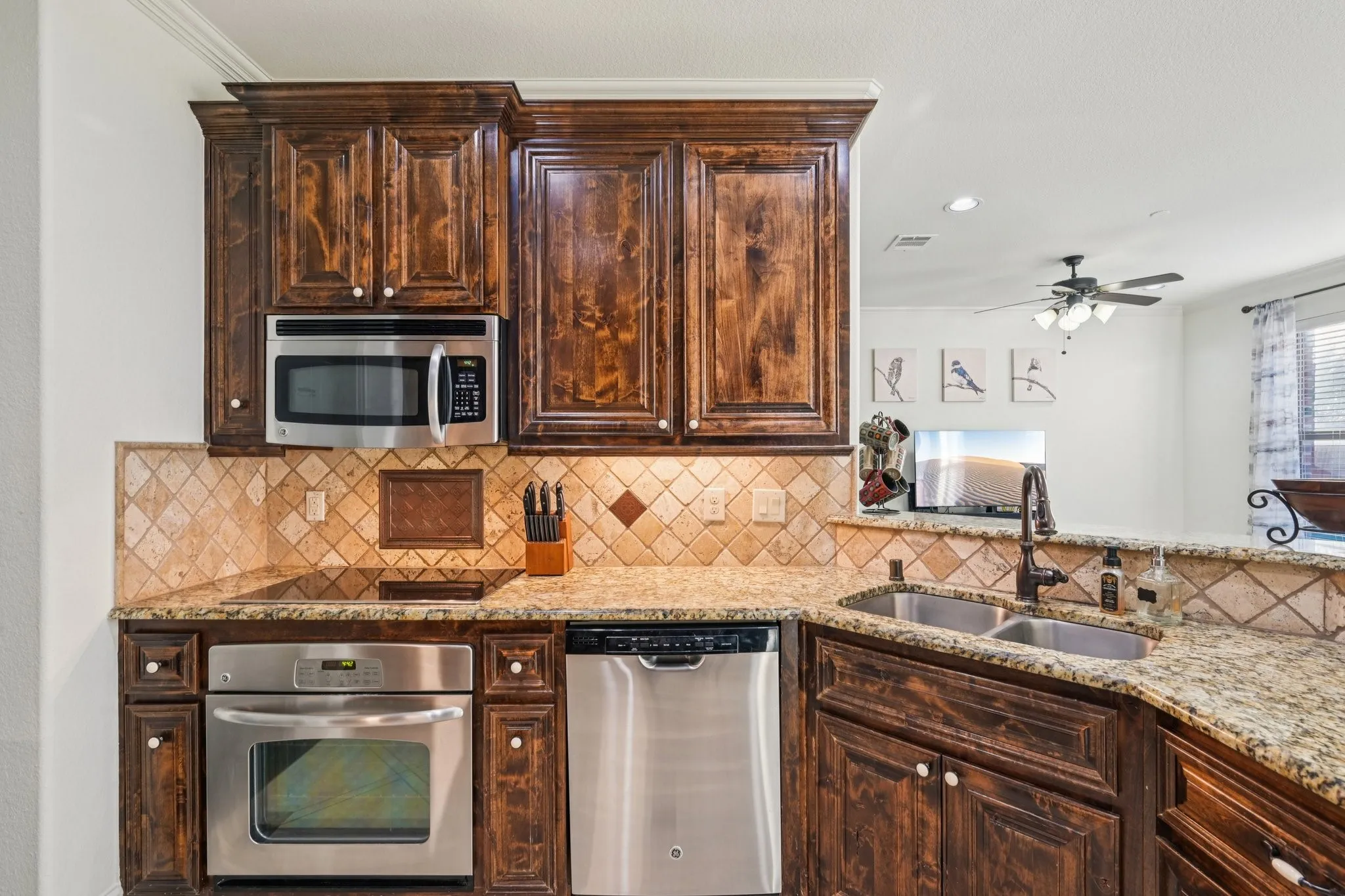 Townhouse For Sale in Collin County , 319 Phoebe, Allen, Texas 75013, 3 Bedroom, 3 Bathroom, 2 Garage spaces, 1,753 Sqft, built in 2012, mls#21399226, Real Estate Agent in Allen, Homes For Sale in Collin county, Homes For Sale in Allen, Realtor in Allen Texas, Real Estate Brokerage Independent Realty Texas, Luminita Cordes Realtor