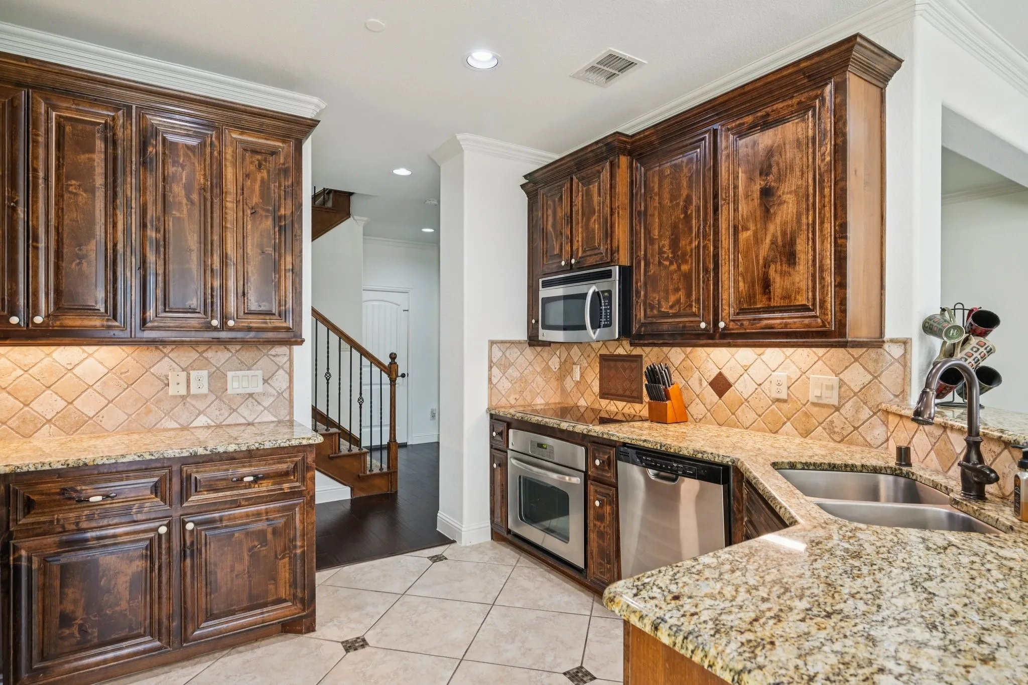 Townhouse For Sale in Collin County , 319 Phoebe, Allen, Texas 75013, 3 Bedroom, 3 Bathroom, 2 Garage spaces, 1,753 Sqft, built in 2012, mls#21399226, Real Estate Agent in Allen, Homes For Sale in Collin county, Homes For Sale in Allen, Realtor in Allen Texas, Real Estate Brokerage Independent Realty Texas, Luminita Cordes Realtor