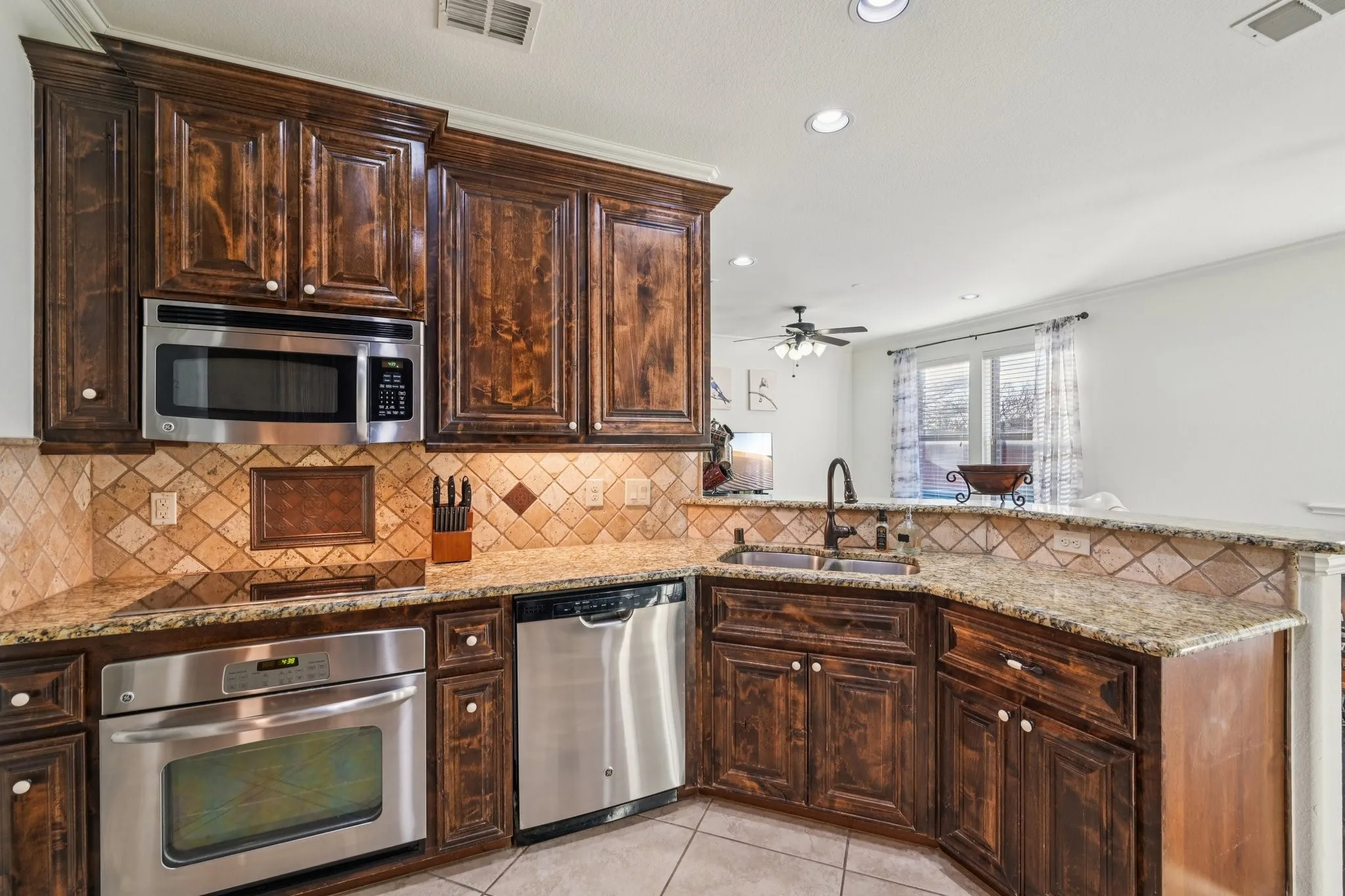 Townhouse For Sale in Collin County , 319 Phoebe, Allen, Texas 75013, 3 Bedroom, 3 Bathroom, 2 Garage spaces, 1,753 Sqft, built in 2012, mls#21399226, Real Estate Agent in Allen, Homes For Sale in Collin county, Homes For Sale in Allen, Realtor in Allen Texas, Real Estate Brokerage Independent Realty Texas, Luminita Cordes Realtor