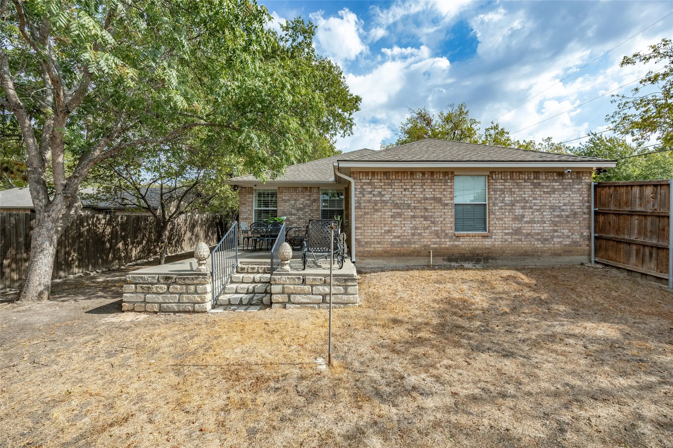 Single Family Residence For Sale in Parker County , 201 W Oak Street, Aledo, Texas 76008, 3 Bedroom, 2 Bathroom, 2 Garage spaces, 1,425 Sqft, built in 2005, mls#21398314, Real Estate Agent in Aledo, Homes For Sale in Parker county, Homes For Sale in Aledo, Realtor in Aledo Texas, Real Estate Brokerage Independent Realty Texas, Luminita Cordes Realtor