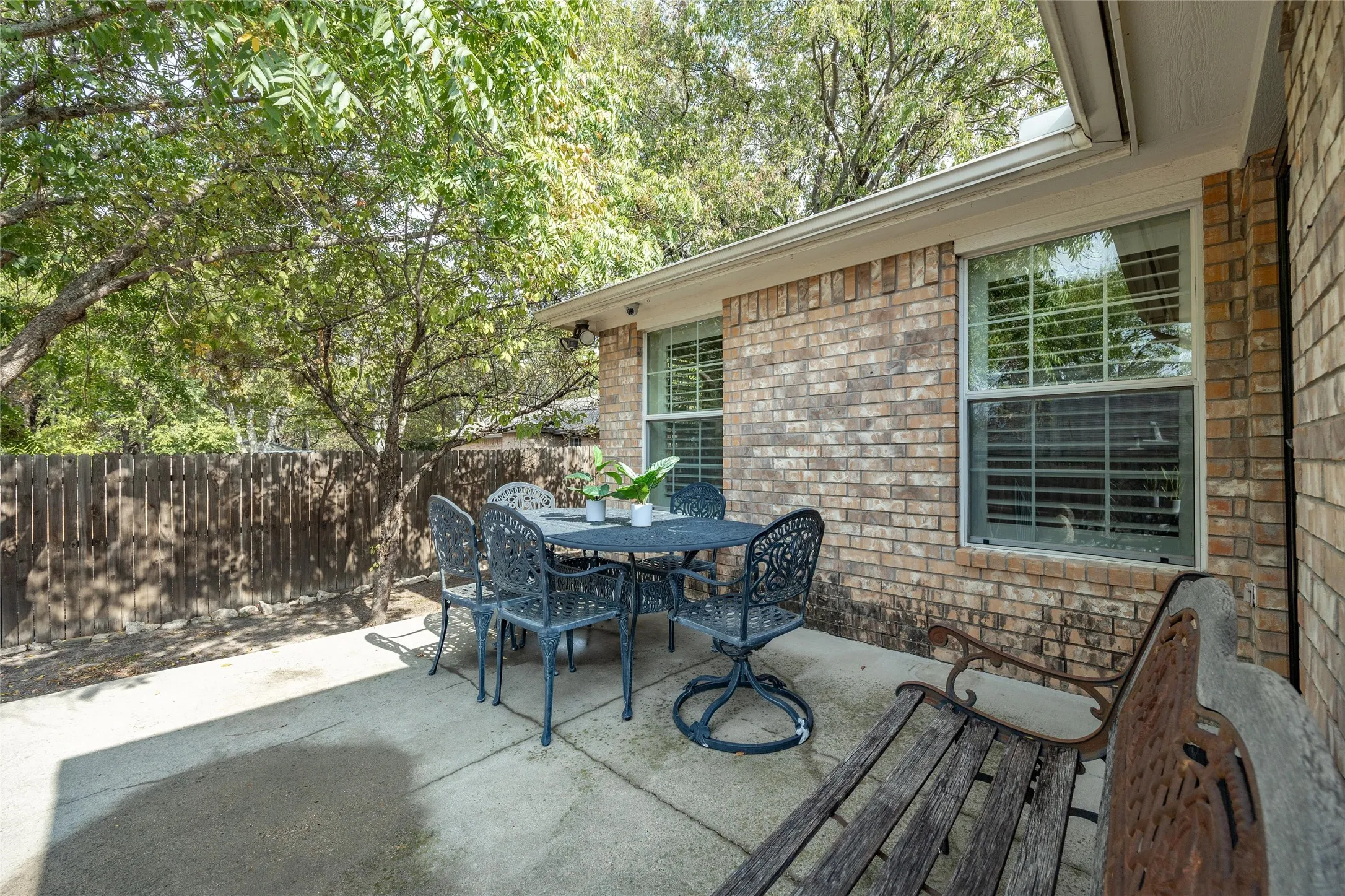 Single Family Residence For Sale in Parker County , 201 W Oak Street, Aledo, Texas 76008, 3 Bedroom, 2 Bathroom, 2 Garage spaces, 1,425 Sqft, built in 2005, mls#21398314, Real Estate Agent in Aledo, Homes For Sale in Parker county, Homes For Sale in Aledo, Realtor in Aledo Texas, Real Estate Brokerage Independent Realty Texas, Luminita Cordes Realtor