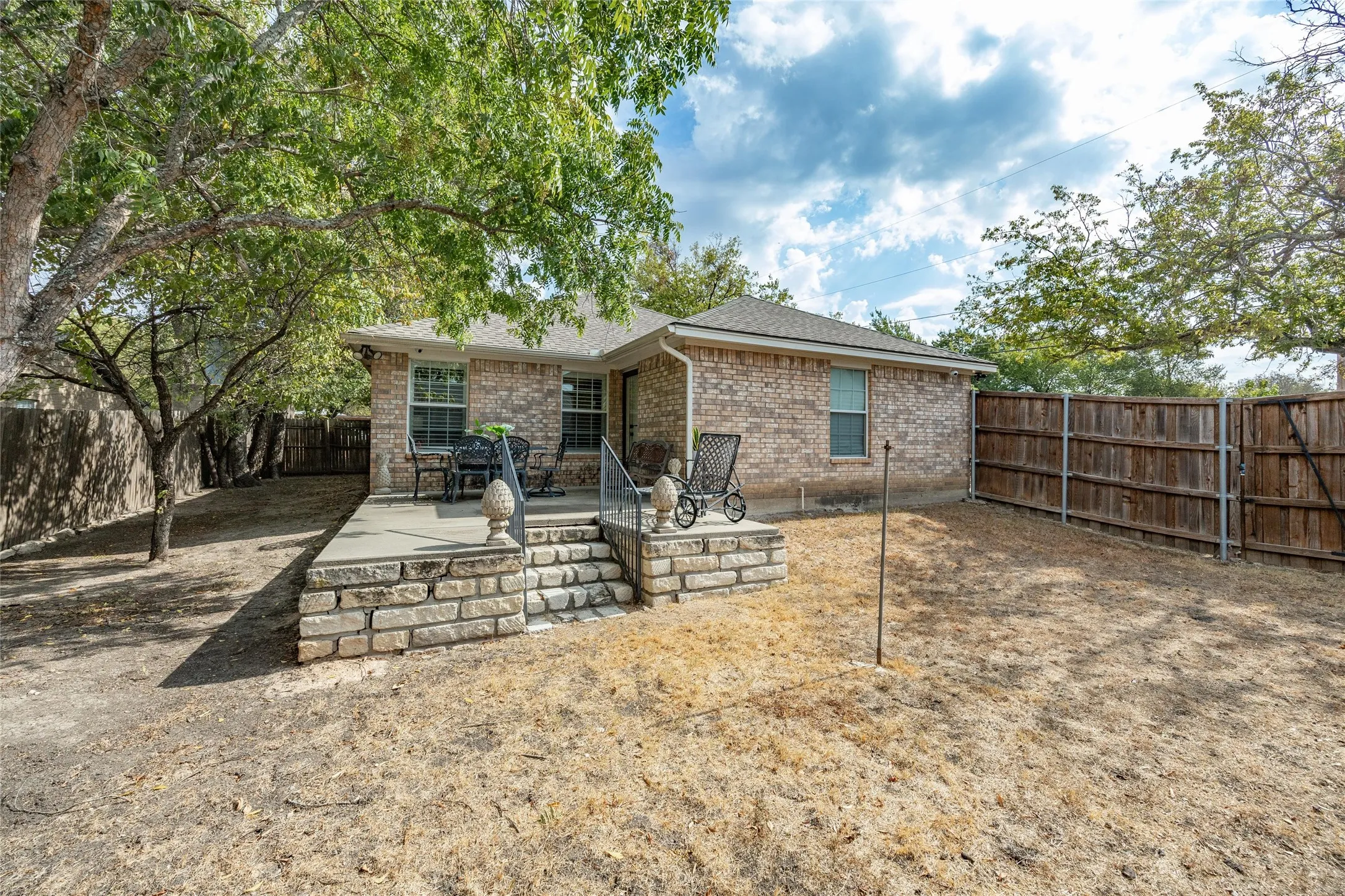 Single Family Residence For Sale in Parker County , 201 W Oak Street, Aledo, Texas 76008, 3 Bedroom, 2 Bathroom, 2 Garage spaces, 1,425 Sqft, built in 2005, mls#21398314, Real Estate Agent in Aledo, Homes For Sale in Parker county, Homes For Sale in Aledo, Realtor in Aledo Texas, Real Estate Brokerage Independent Realty Texas, Luminita Cordes Realtor