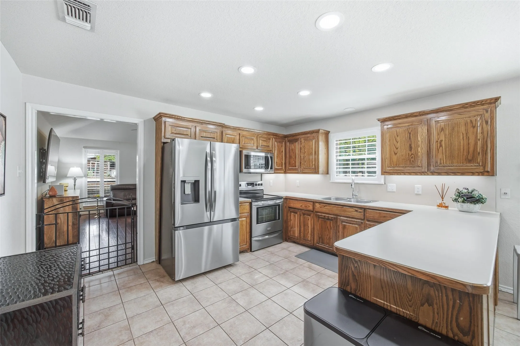 Single Family Residence For Sale in Parker County , 201 W Oak Street, Aledo, Texas 76008, 3 Bedroom, 2 Bathroom, 2 Garage spaces, 1,425 Sqft, built in 2005, mls#21398314, Real Estate Agent in Aledo, Homes For Sale in Parker county, Homes For Sale in Aledo, Realtor in Aledo Texas, Real Estate Brokerage Independent Realty Texas, Luminita Cordes Realtor