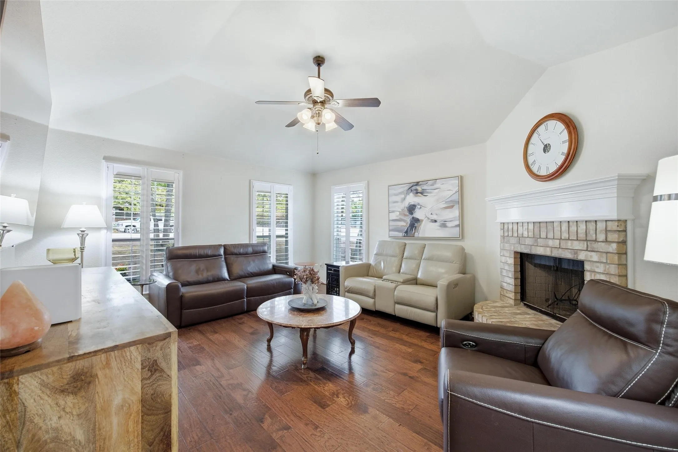 Single Family Residence For Sale in Parker County , 201 W Oak Street, Aledo, Texas 76008, 3 Bedroom, 2 Bathroom, 2 Garage spaces, 1,425 Sqft, built in 2005, mls#21398314, Real Estate Agent in Aledo, Homes For Sale in Parker county, Homes For Sale in Aledo, Realtor in Aledo Texas, Real Estate Brokerage Independent Realty Texas, Luminita Cordes Realtor