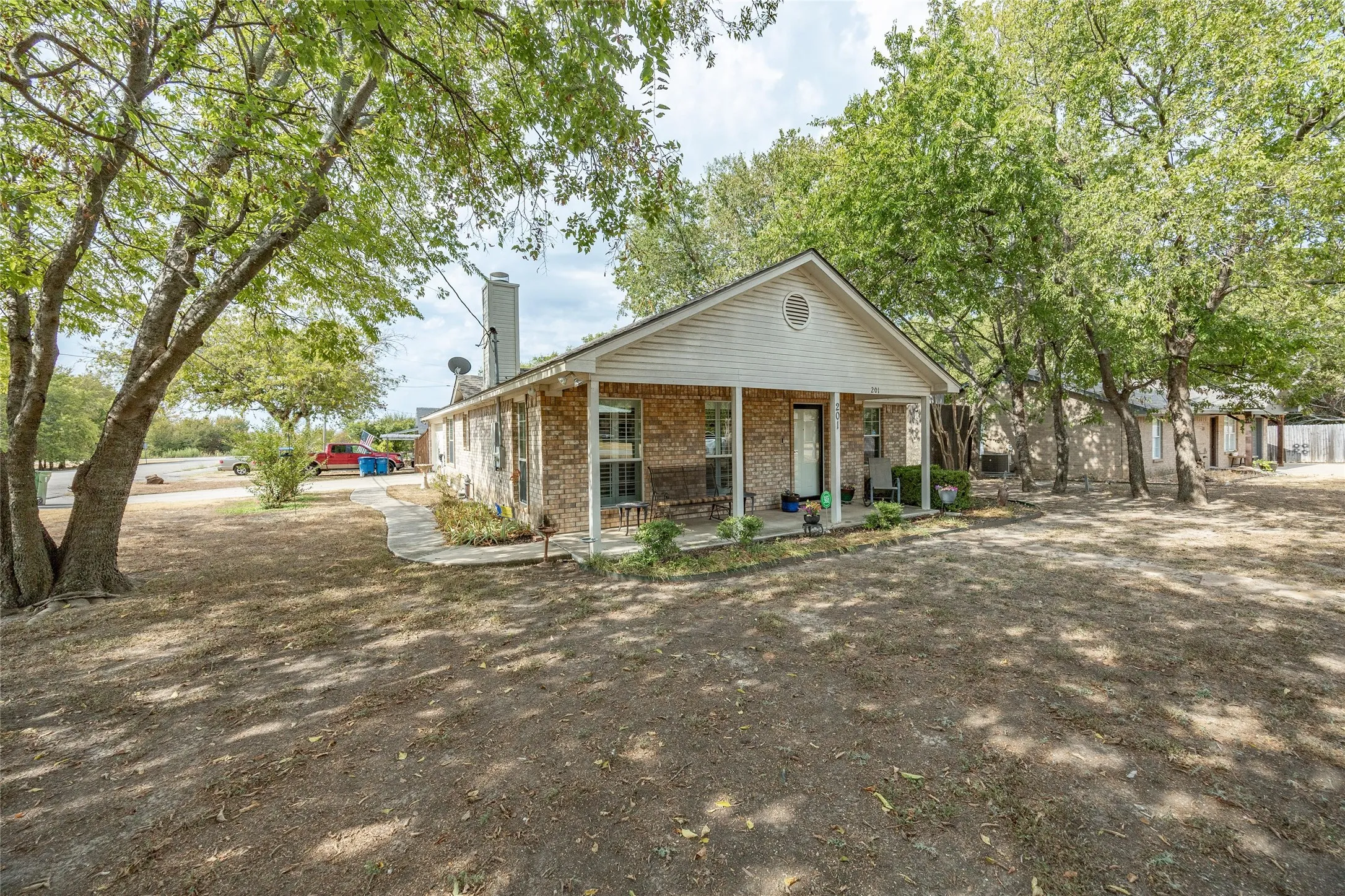 Single Family Residence For Sale in Parker County , 201 W Oak Street, Aledo, Texas 76008, 3 Bedroom, 2 Bathroom, 2 Garage spaces, 1,425 Sqft, built in 2005, mls#21398314, Real Estate Agent in Aledo, Homes For Sale in Parker county, Homes For Sale in Aledo, Realtor in Aledo Texas, Real Estate Brokerage Independent Realty Texas, Luminita Cordes Realtor