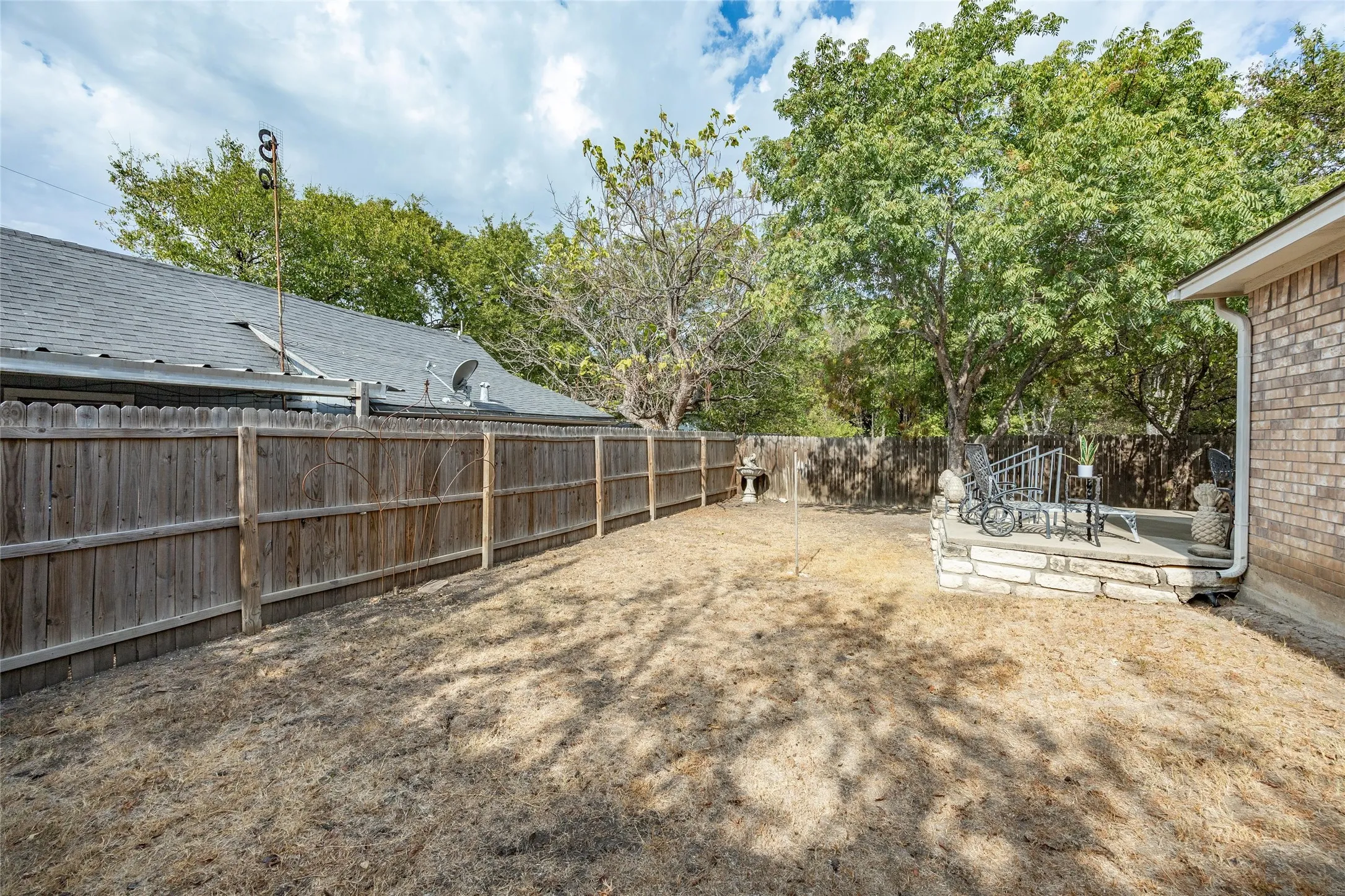 Single Family Residence For Sale in Parker County , 201 W Oak Street, Aledo, Texas 76008, 3 Bedroom, 2 Bathroom, 2 Garage spaces, 1,425 Sqft, built in 2005, mls#21398314, Real Estate Agent in Aledo, Homes For Sale in Parker county, Homes For Sale in Aledo, Realtor in Aledo Texas, Real Estate Brokerage Independent Realty Texas, Luminita Cordes Realtor