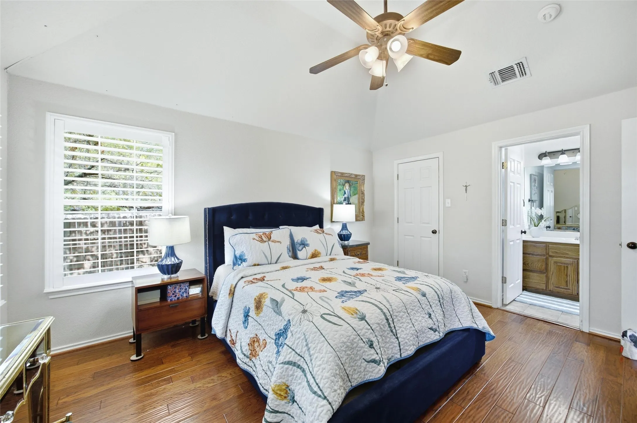 Single Family Residence For Sale in Parker County , 201 W Oak Street, Aledo, Texas 76008, 3 Bedroom, 2 Bathroom, 2 Garage spaces, 1,425 Sqft, built in 2005, mls#21398314, Real Estate Agent in Aledo, Homes For Sale in Parker county, Homes For Sale in Aledo, Realtor in Aledo Texas, Real Estate Brokerage Independent Realty Texas, Luminita Cordes Realtor