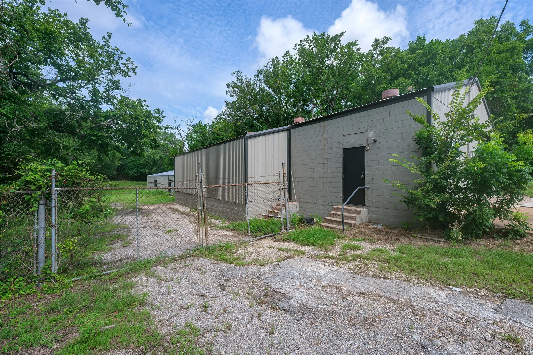Warehouse For Sale in Grayson County , 5626 Texoma Parkway, Sherman, Texas 75090, 0, 0, Garage spaces, 0 Sqft, built in 1982, mls#21399094, Real Estate Agent in Sherman, Homes For Sale in Grayson county, Homes For Sale in Sherman, Realtor in Sherman Texas, Real Estate Brokerage Independent Realty Texas, Luminita Cordes Realtor