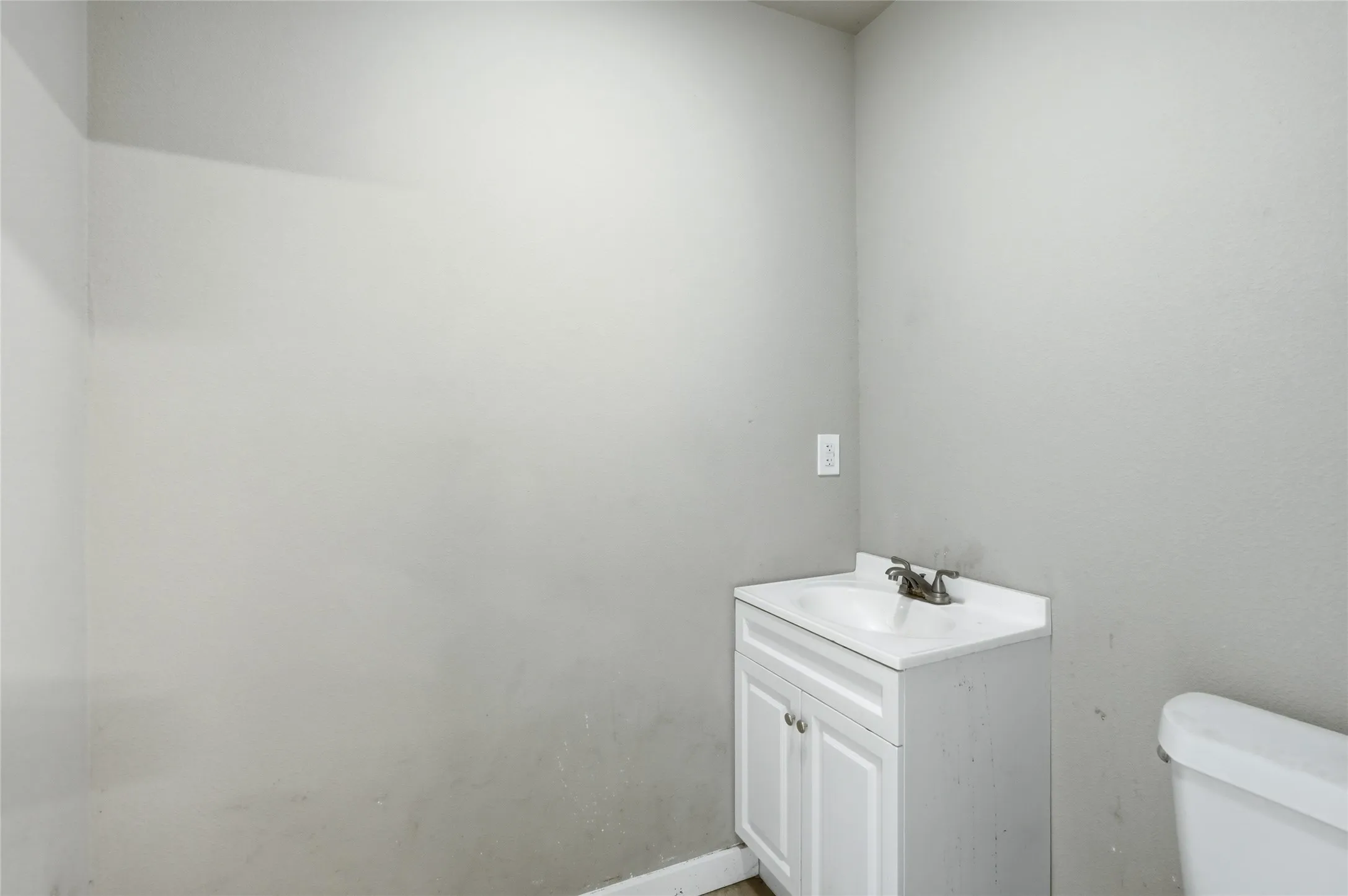 Warehouse For Sale in Grayson County , 5626 Texoma Parkway, Sherman, Texas 75090, 0, 0, Garage spaces, 0 Sqft, built in 1982, mls#21399094, Real Estate Agent in Sherman, Homes For Sale in Grayson county, Homes For Sale in Sherman, Realtor in Sherman Texas, Real Estate Brokerage Independent Realty Texas, Luminita Cordes Realtor