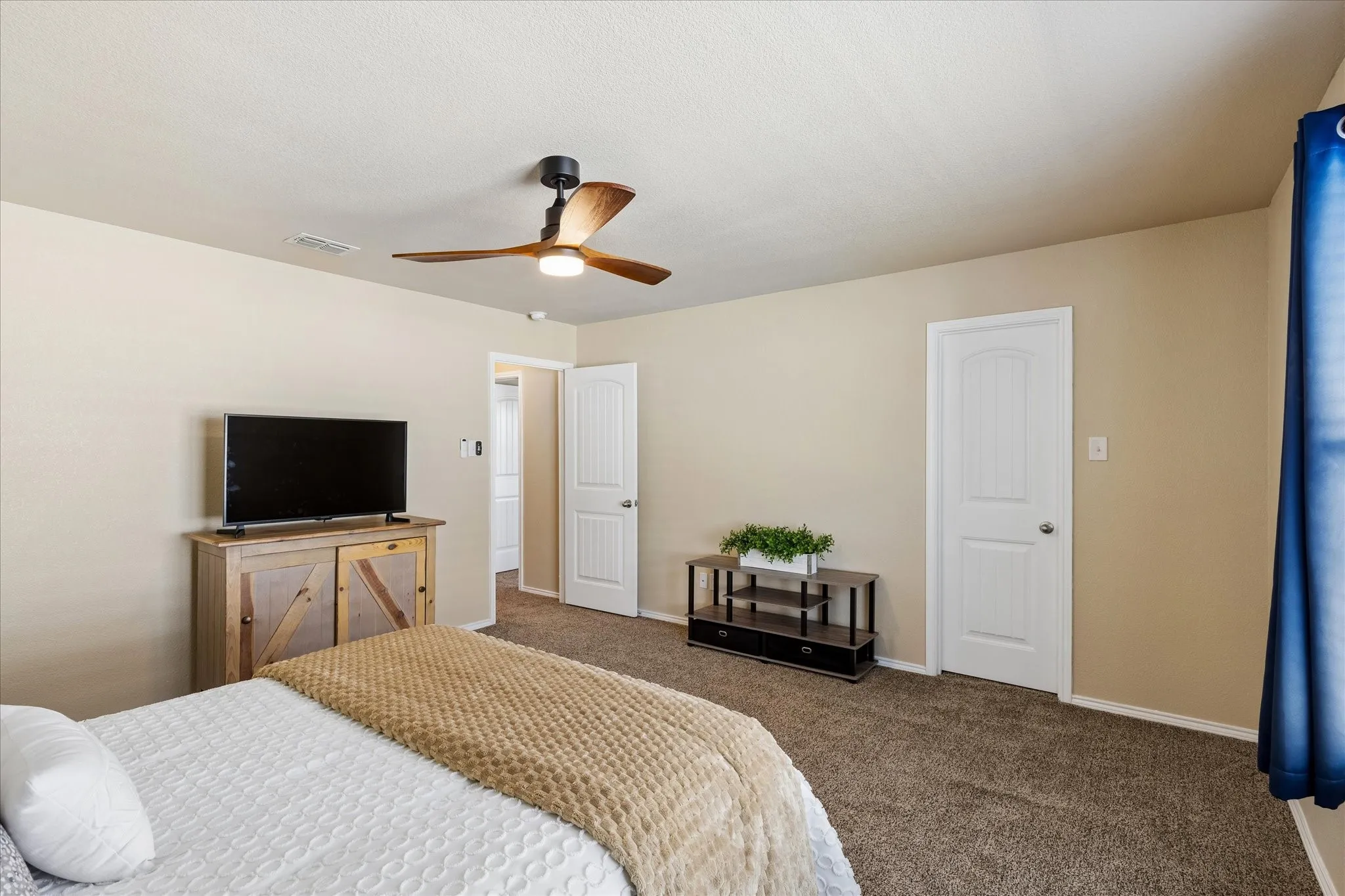 Secondary bedroom