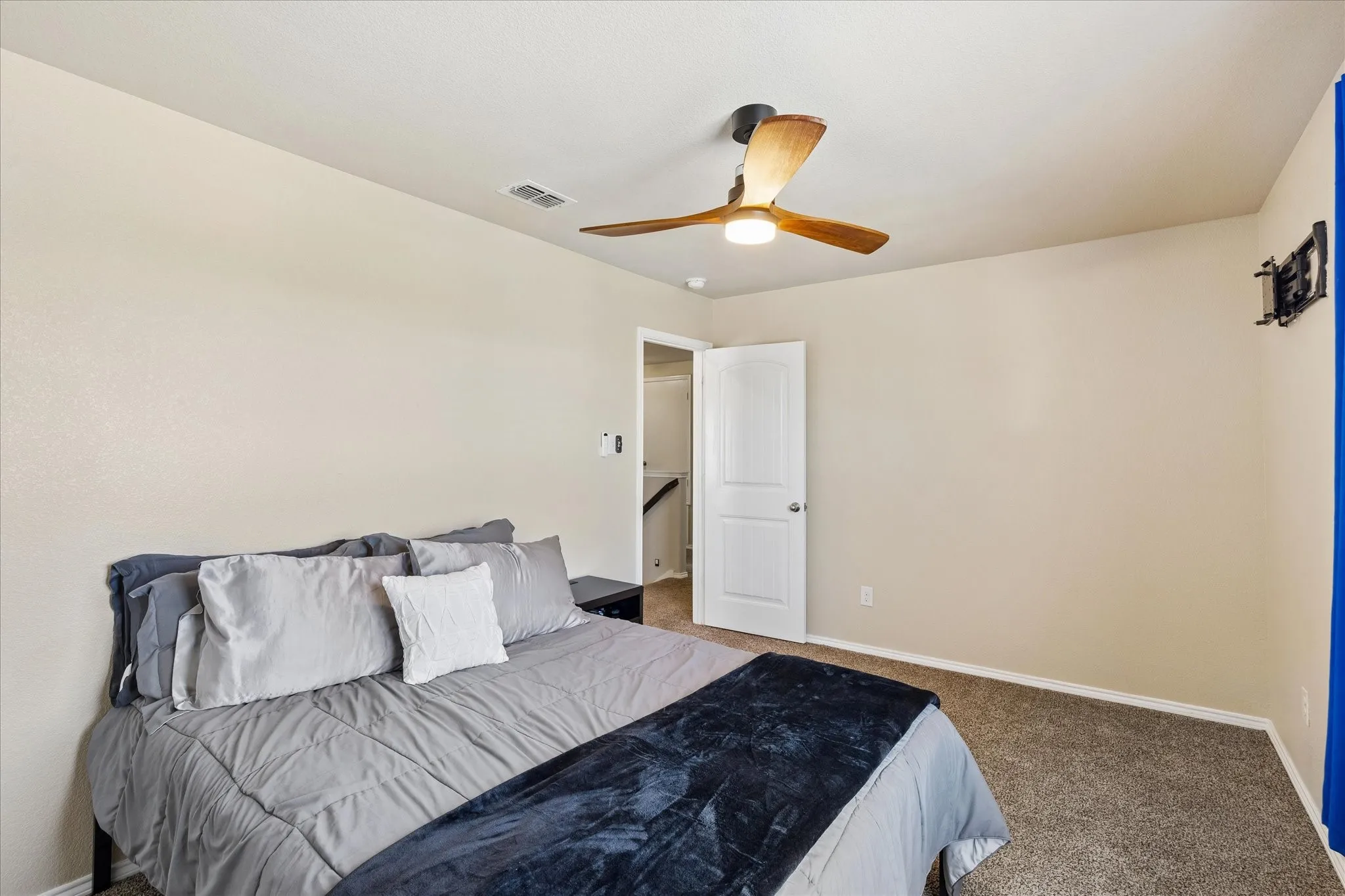 Single Family Residence For Sale in Denton County , 3413 Seaside Drive, Denton, Texas 76208, 4 Bedroom, 3 Bathroom, 2 Garage spaces, 2,600 Sqft, built in 2015, mls#21385497, Real Estate Agent in Denton, Homes For Sale in Denton county, Homes For Sale in Denton, Realtor in Denton Texas, Real Estate Brokerage Independent Realty Texas, Luminita Cordes Realtor