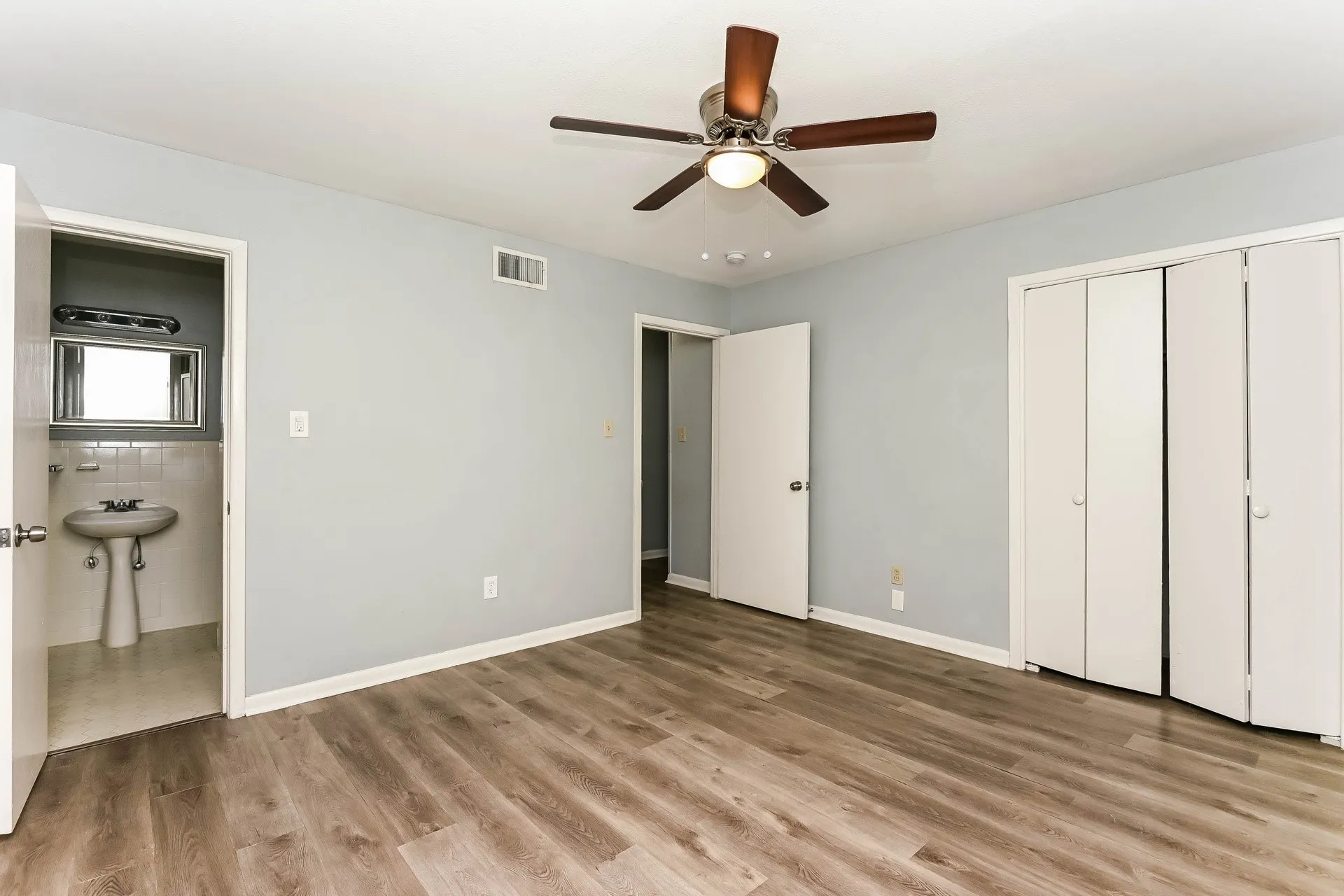 Single Family Residence For Rent in Tarrant County , 5505 Wonder Drive, Fort Worth, Texas 76133, 3 Bedroom, 2 Bathroom, 2 Garage spaces, 2,018 Sqft, built in 1958, mls#21399243, Real Estate Agent in Fort Worth, Homes For Rent in Tarrant county, Homes For Rent in Fort Worth, Realtor in Fort Worth Texas, Real Estate Brokerage Independent Realty Texas, Luminita Cordes Realtor