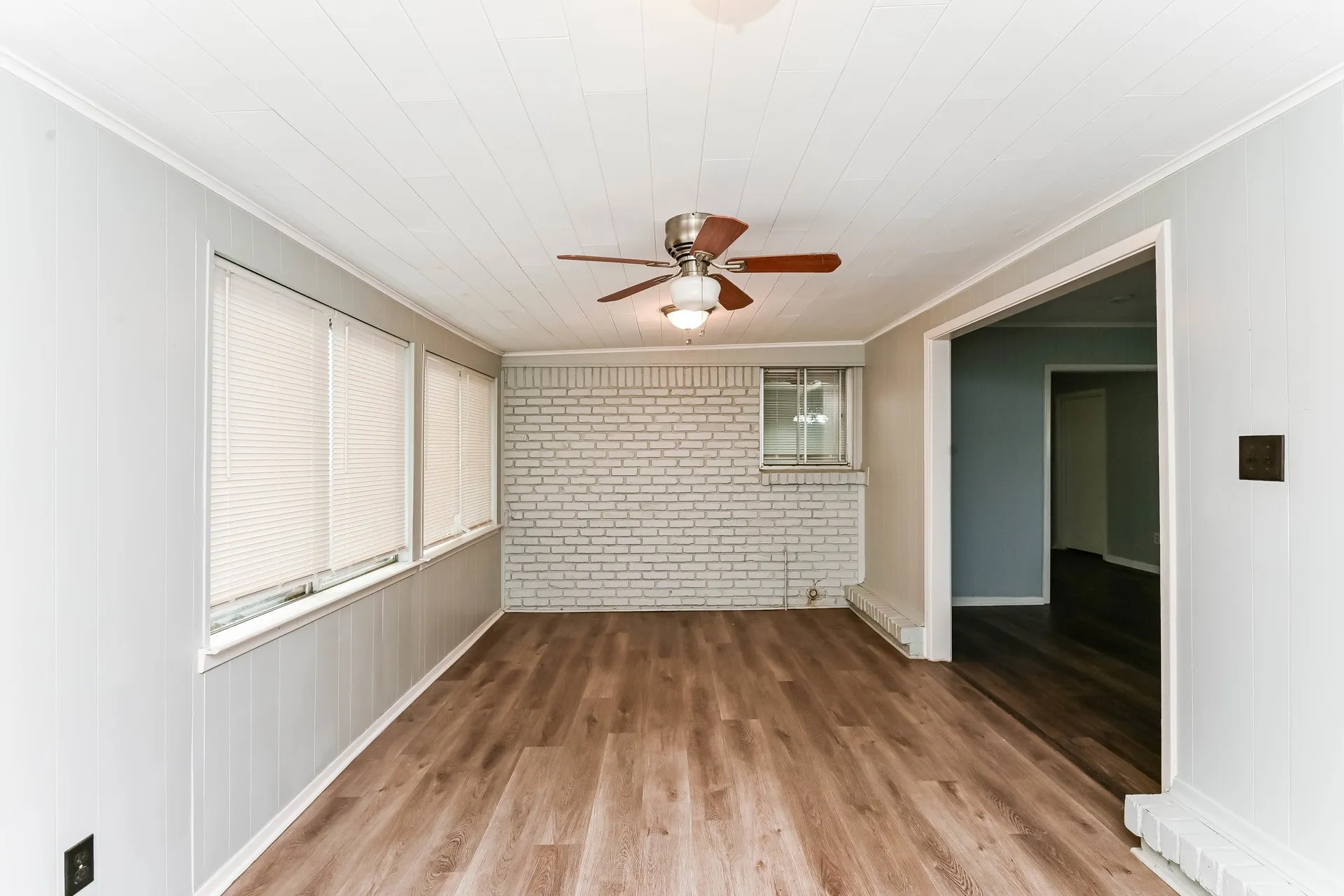Single Family Residence For Rent in Tarrant County , 5505 Wonder Drive, Fort Worth, Texas 76133, 3 Bedroom, 2 Bathroom, 2 Garage spaces, 2,018 Sqft, built in 1958, mls#21399243, Real Estate Agent in Fort Worth, Homes For Rent in Tarrant county, Homes For Rent in Fort Worth, Realtor in Fort Worth Texas, Real Estate Brokerage Independent Realty Texas, Luminita Cordes Realtor