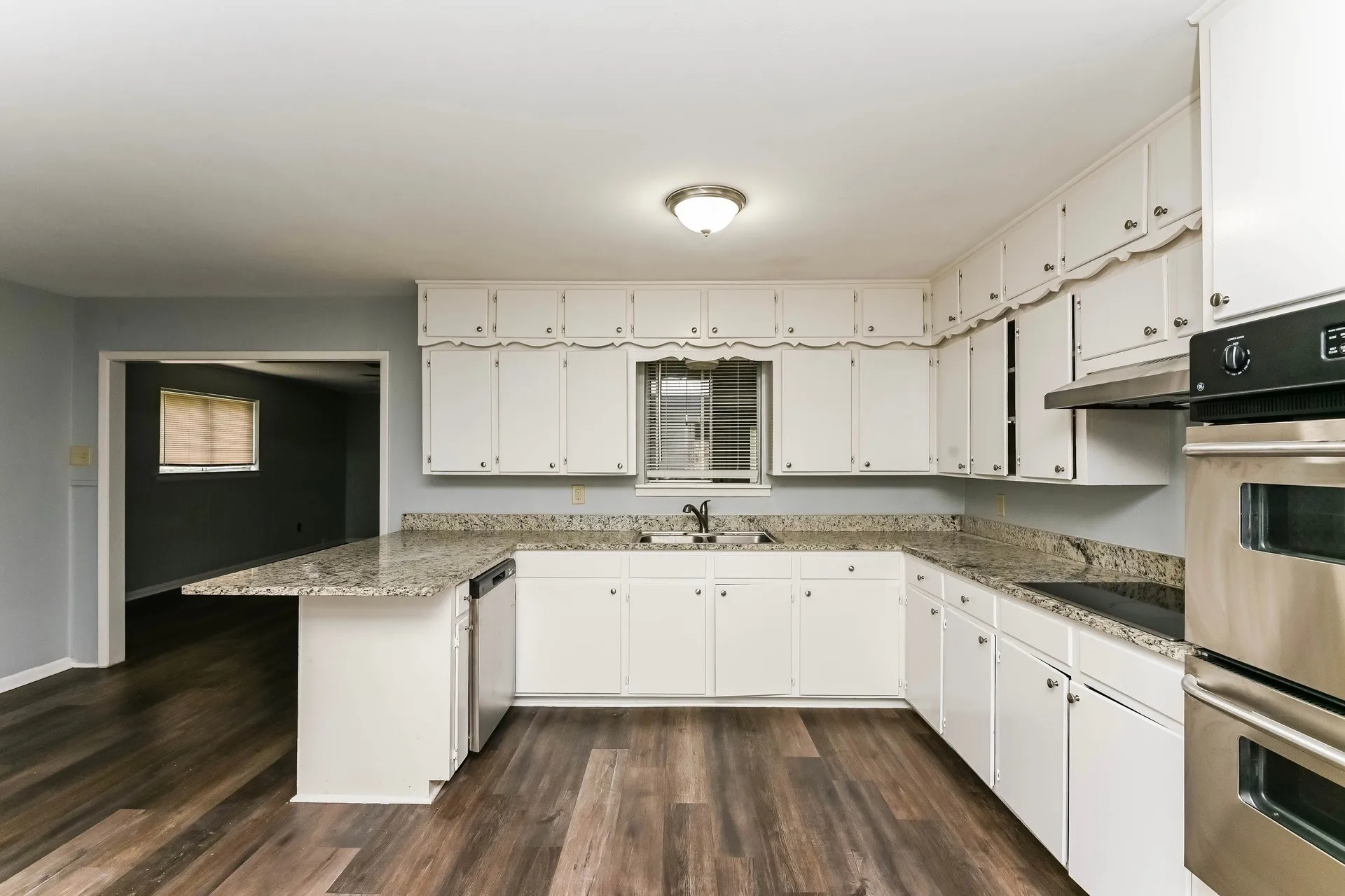 Single Family Residence For Rent in Tarrant County , 5505 Wonder Drive, Fort Worth, Texas 76133, 3 Bedroom, 2 Bathroom, 2 Garage spaces, 2,018 Sqft, built in 1958, mls#21399243, Real Estate Agent in Fort Worth, Homes For Rent in Tarrant county, Homes For Rent in Fort Worth, Realtor in Fort Worth Texas, Real Estate Brokerage Independent Realty Texas, Luminita Cordes Realtor