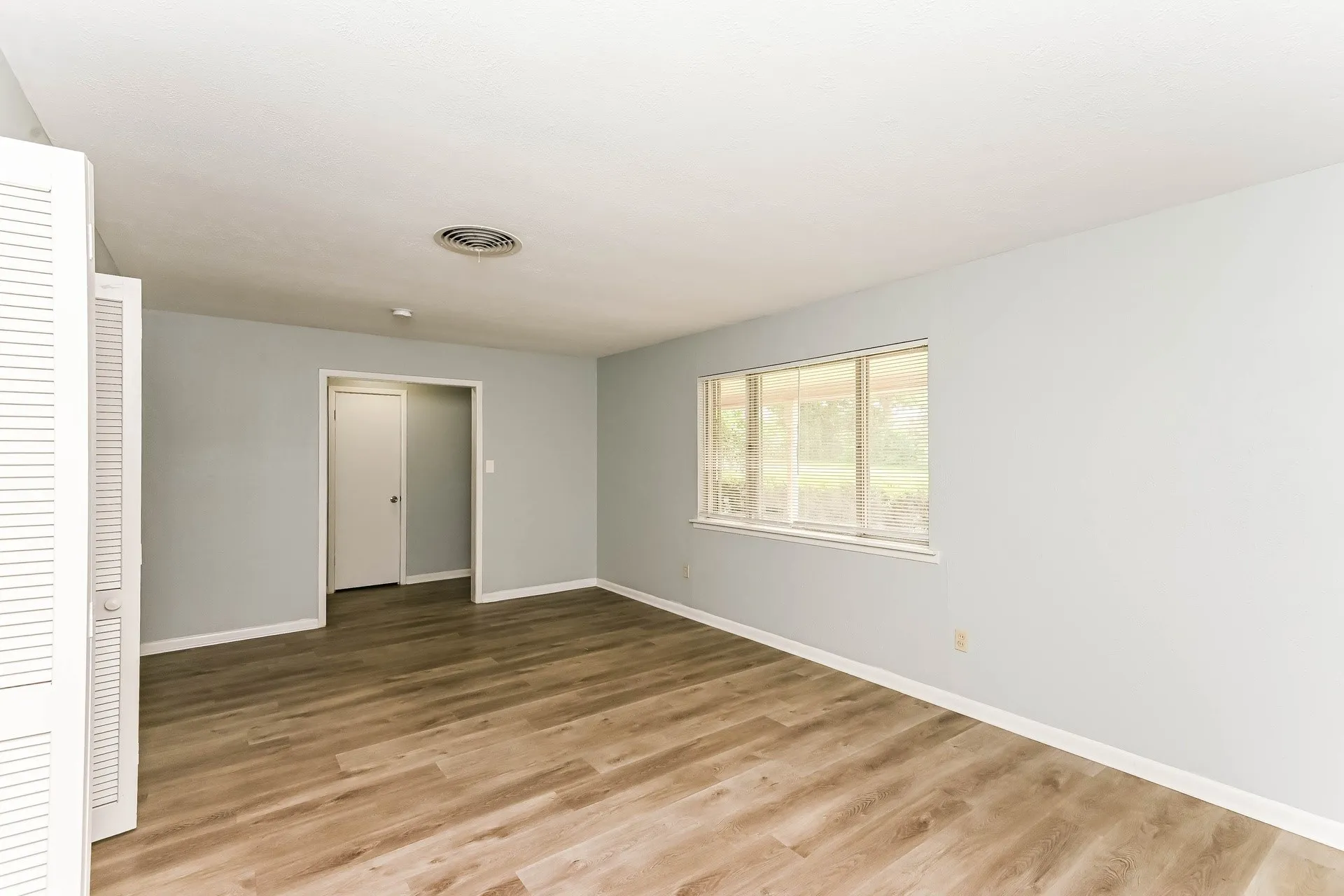 Single Family Residence For Rent in Tarrant County , 5505 Wonder Drive, Fort Worth, Texas 76133, 3 Bedroom, 2 Bathroom, 2 Garage spaces, 2,018 Sqft, built in 1958, mls#21399243, Real Estate Agent in Fort Worth, Homes For Rent in Tarrant county, Homes For Rent in Fort Worth, Realtor in Fort Worth Texas, Real Estate Brokerage Independent Realty Texas, Luminita Cordes Realtor