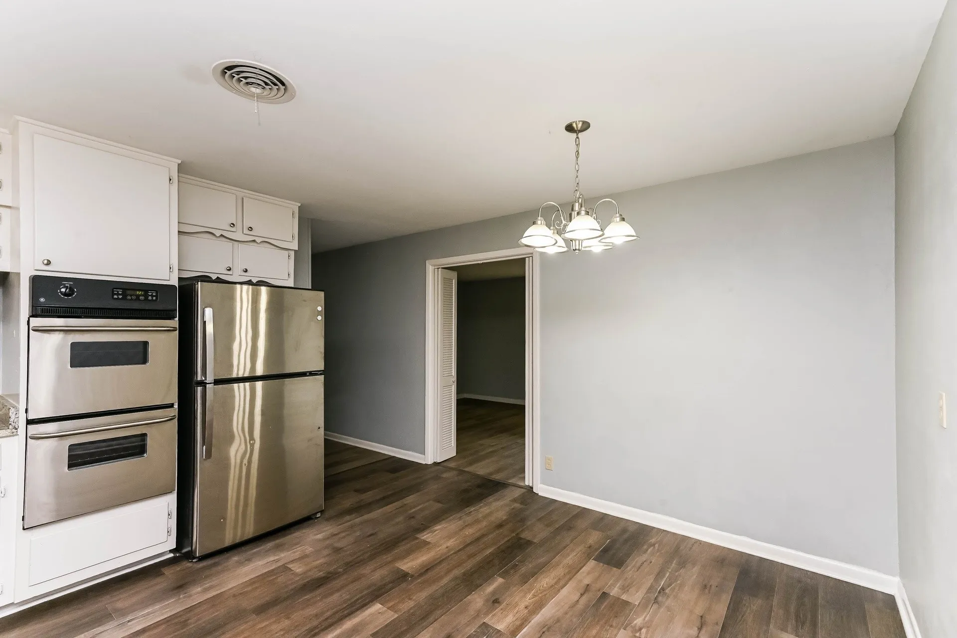 Single Family Residence For Rent in Tarrant County , 5505 Wonder Drive, Fort Worth, Texas 76133, 3 Bedroom, 2 Bathroom, 2 Garage spaces, 2,018 Sqft, built in 1958, mls#21399243, Real Estate Agent in Fort Worth, Homes For Rent in Tarrant county, Homes For Rent in Fort Worth, Realtor in Fort Worth Texas, Real Estate Brokerage Independent Realty Texas, Luminita Cordes Realtor