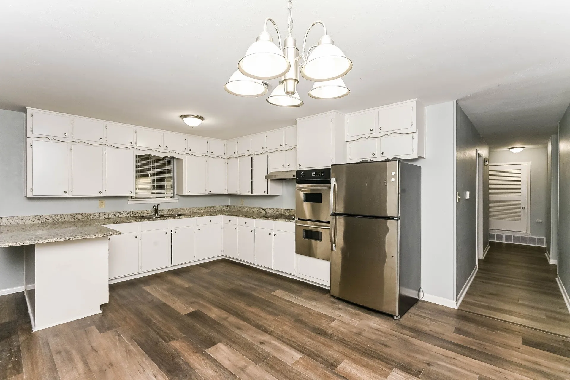 Single Family Residence For Rent in Tarrant County , 5505 Wonder Drive, Fort Worth, Texas 76133, 3 Bedroom, 2 Bathroom, 2 Garage spaces, 2,018 Sqft, built in 1958, mls#21399243, Real Estate Agent in Fort Worth, Homes For Rent in Tarrant county, Homes For Rent in Fort Worth, Realtor in Fort Worth Texas, Real Estate Brokerage Independent Realty Texas, Luminita Cordes Realtor