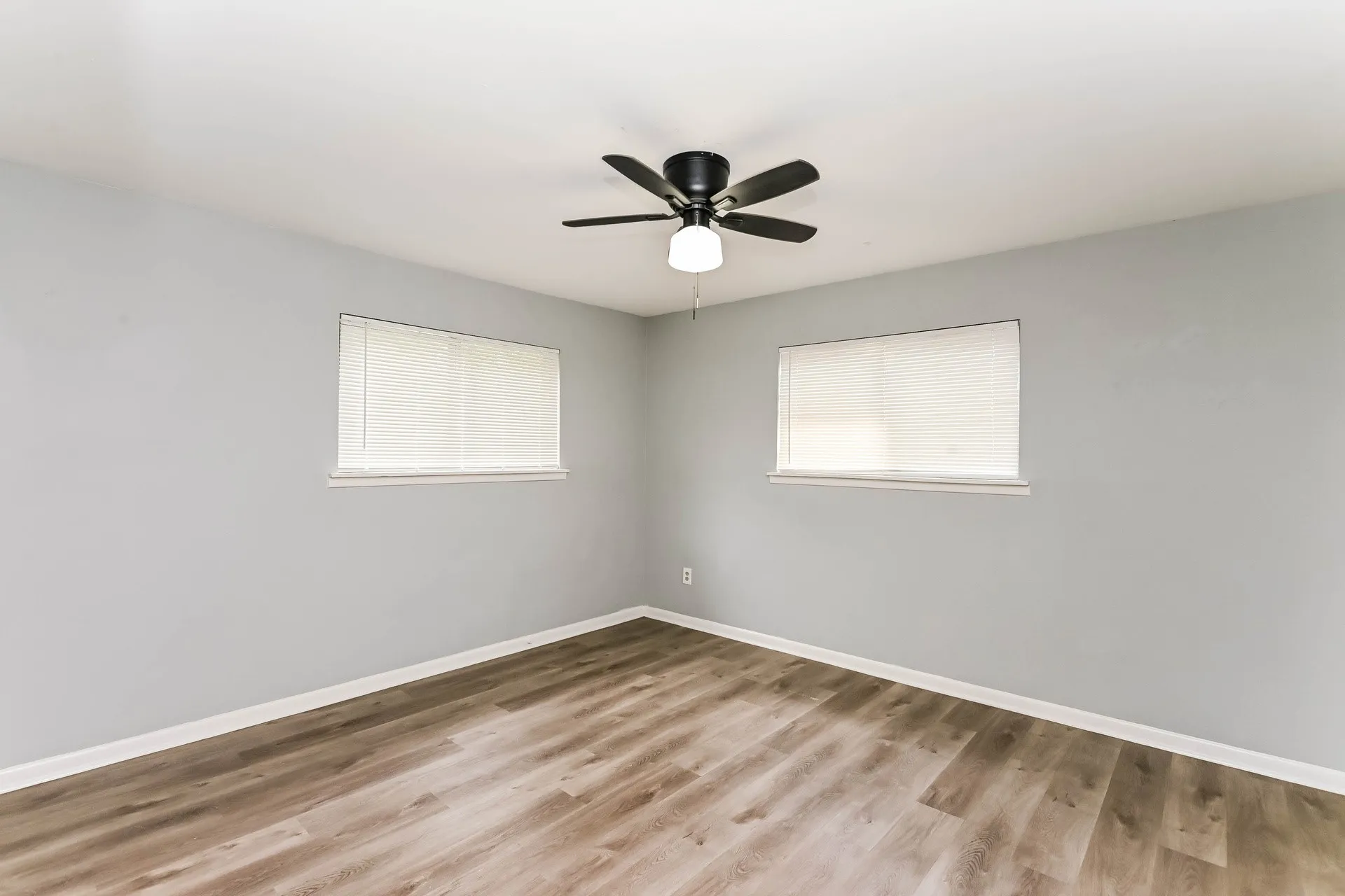 Single Family Residence For Rent in Tarrant County , 5505 Wonder Drive, Fort Worth, Texas 76133, 3 Bedroom, 2 Bathroom, 2 Garage spaces, 2,018 Sqft, built in 1958, mls#21399243, Real Estate Agent in Fort Worth, Homes For Rent in Tarrant county, Homes For Rent in Fort Worth, Realtor in Fort Worth Texas, Real Estate Brokerage Independent Realty Texas, Luminita Cordes Realtor