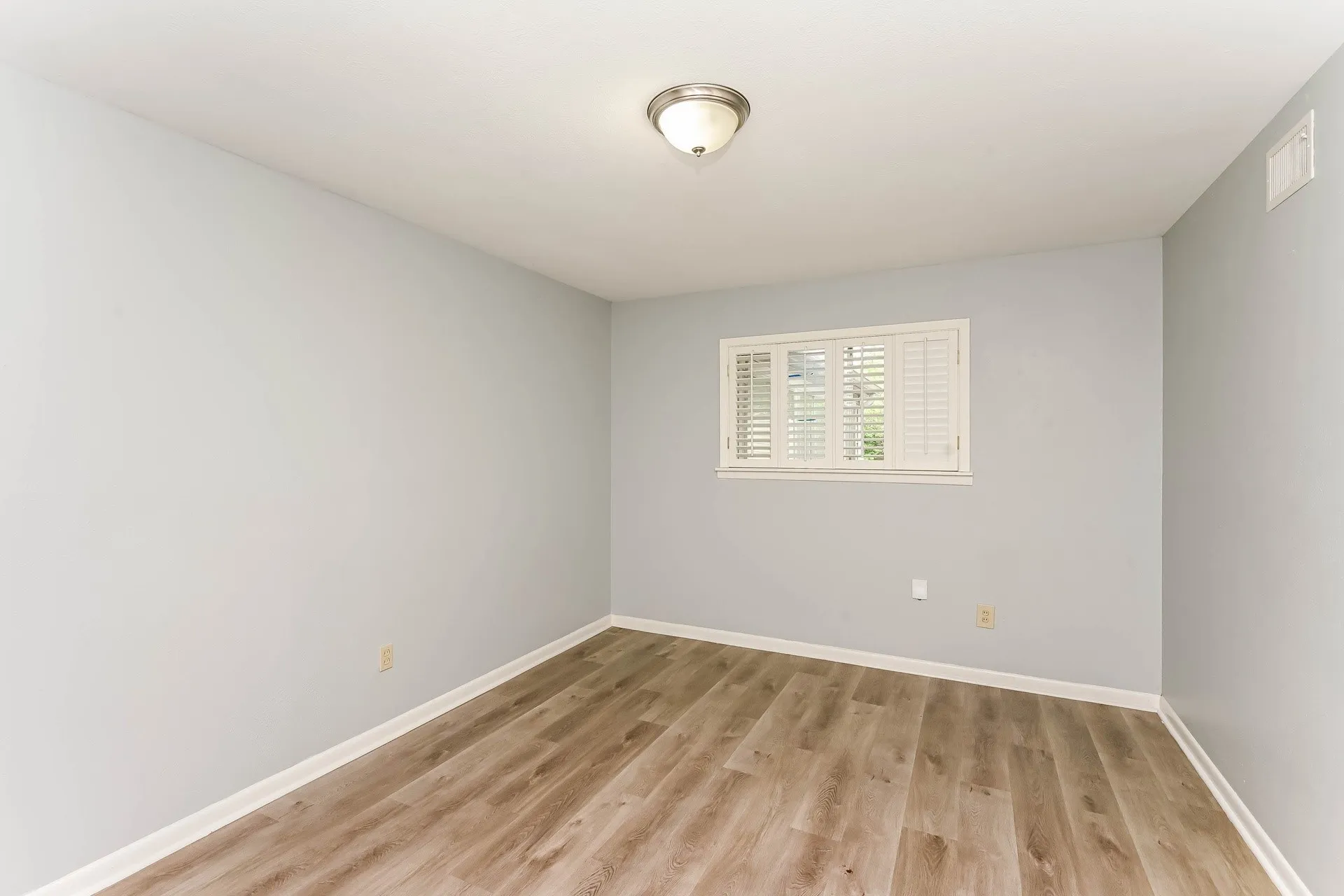 Single Family Residence For Rent in Tarrant County , 5505 Wonder Drive, Fort Worth, Texas 76133, 3 Bedroom, 2 Bathroom, 2 Garage spaces, 2,018 Sqft, built in 1958, mls#21399243, Real Estate Agent in Fort Worth, Homes For Rent in Tarrant county, Homes For Rent in Fort Worth, Realtor in Fort Worth Texas, Real Estate Brokerage Independent Realty Texas, Luminita Cordes Realtor