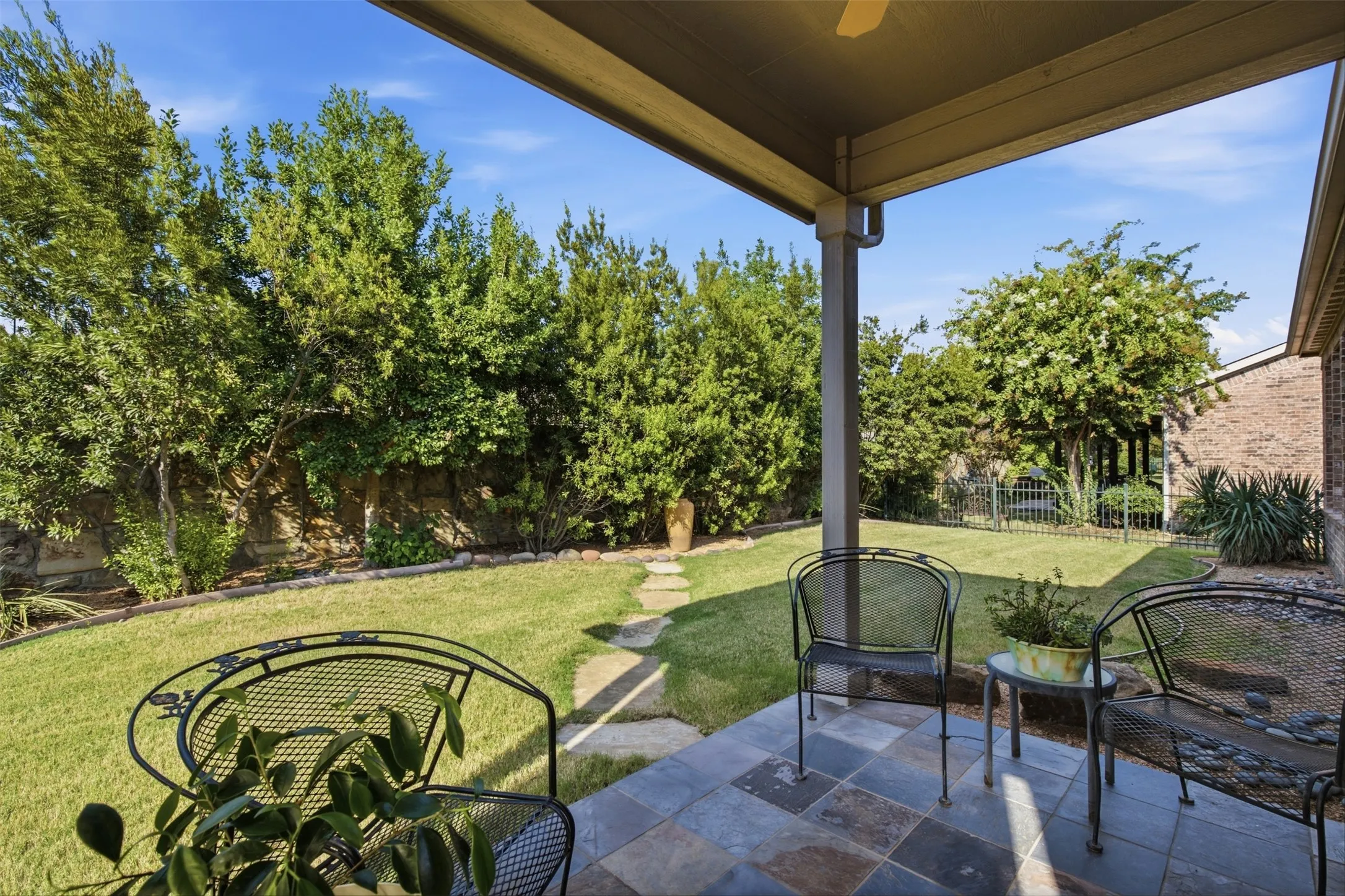 Single Family Residence For Sale in Denton County , 960 Pasatiempo Drive, Frisco, Texas 75036, 3 Bedroom, 2 Bathroom, 2 Garage spaces, 1,614 Sqft, built in 2008, mls#21397457, Real Estate Agent in Frisco, Homes For Sale in Denton county, Homes For Sale in Frisco, Realtor in Frisco Texas, Real Estate Brokerage Independent Realty Texas, Luminita Cordes Realtor