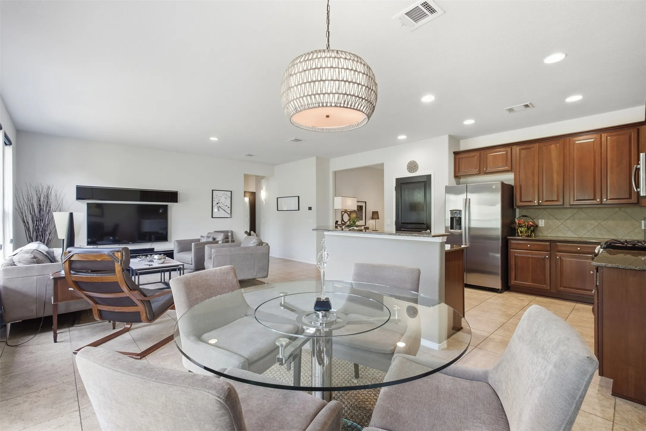 Single Family Residence For Sale in Denton County , 960 Pasatiempo Drive, Frisco, Texas 75036, 3 Bedroom, 2 Bathroom, 2 Garage spaces, 1,614 Sqft, built in 2008, mls#21397457, Real Estate Agent in Frisco, Homes For Sale in Denton county, Homes For Sale in Frisco, Realtor in Frisco Texas, Real Estate Brokerage Independent Realty Texas, Luminita Cordes Realtor