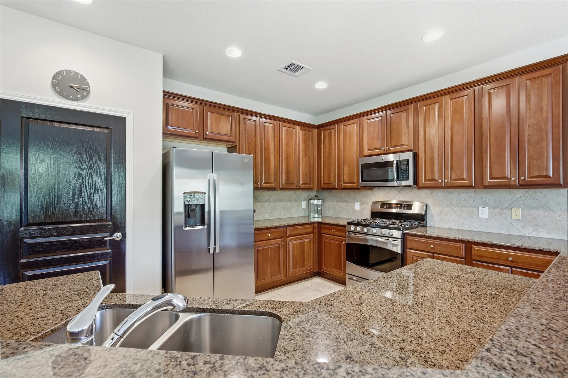 Single Family Residence For Sale in Denton County , 960 Pasatiempo Drive, Frisco, Texas 75036, 3 Bedroom, 2 Bathroom, 2 Garage spaces, 1,614 Sqft, built in 2008, mls#21397457, Real Estate Agent in Frisco, Homes For Sale in Denton county, Homes For Sale in Frisco, Realtor in Frisco Texas, Real Estate Brokerage Independent Realty Texas, Luminita Cordes Realtor